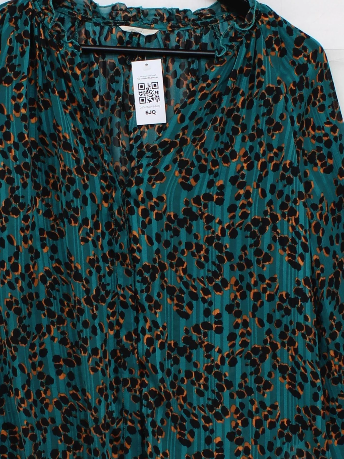 Hush Women's Blouse S Green Animal Print 100% Polyester Long Sleeve V-Neck Basic - Image 3