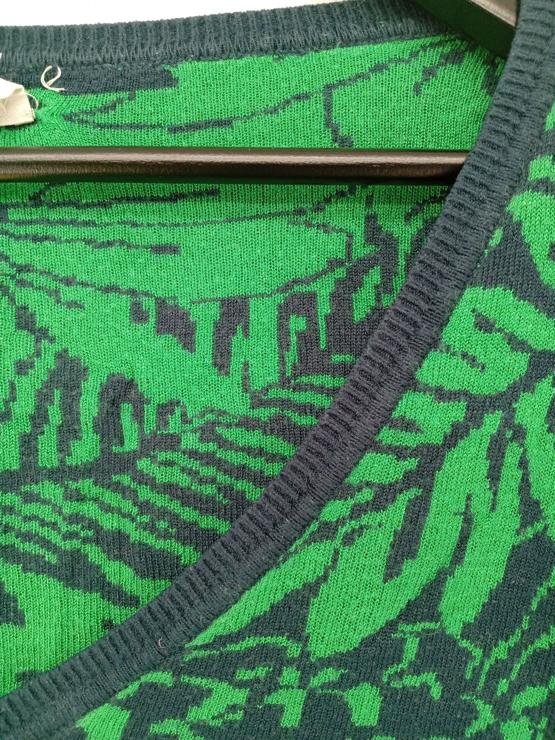 Hush Women's Jumper XL Green Floral 100% Viscose V-Neck Pullover - Image 5