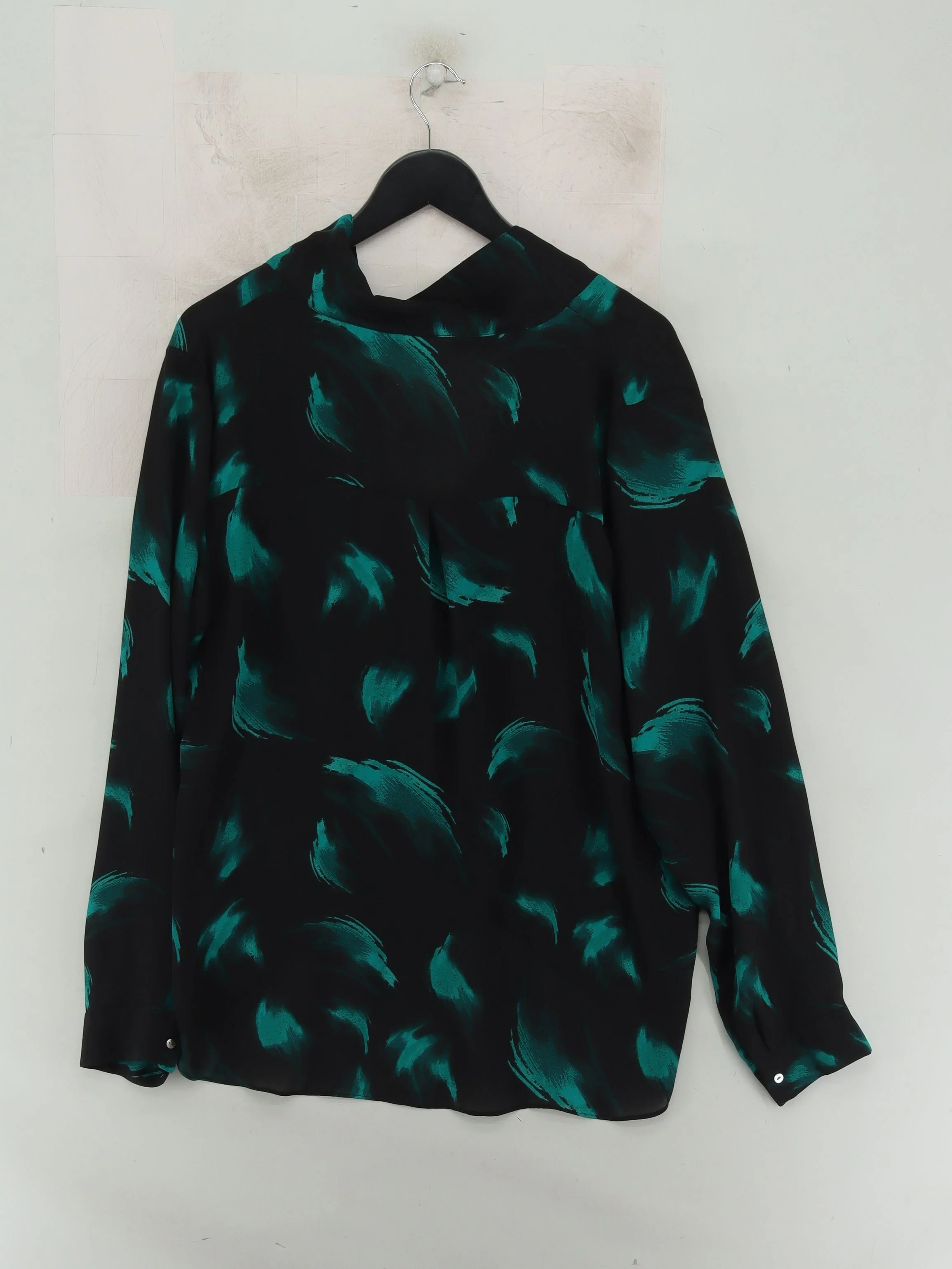 Hush Women's Top XL Black 100% Polyester Long Sleeve V-Neck Basic - Image 2