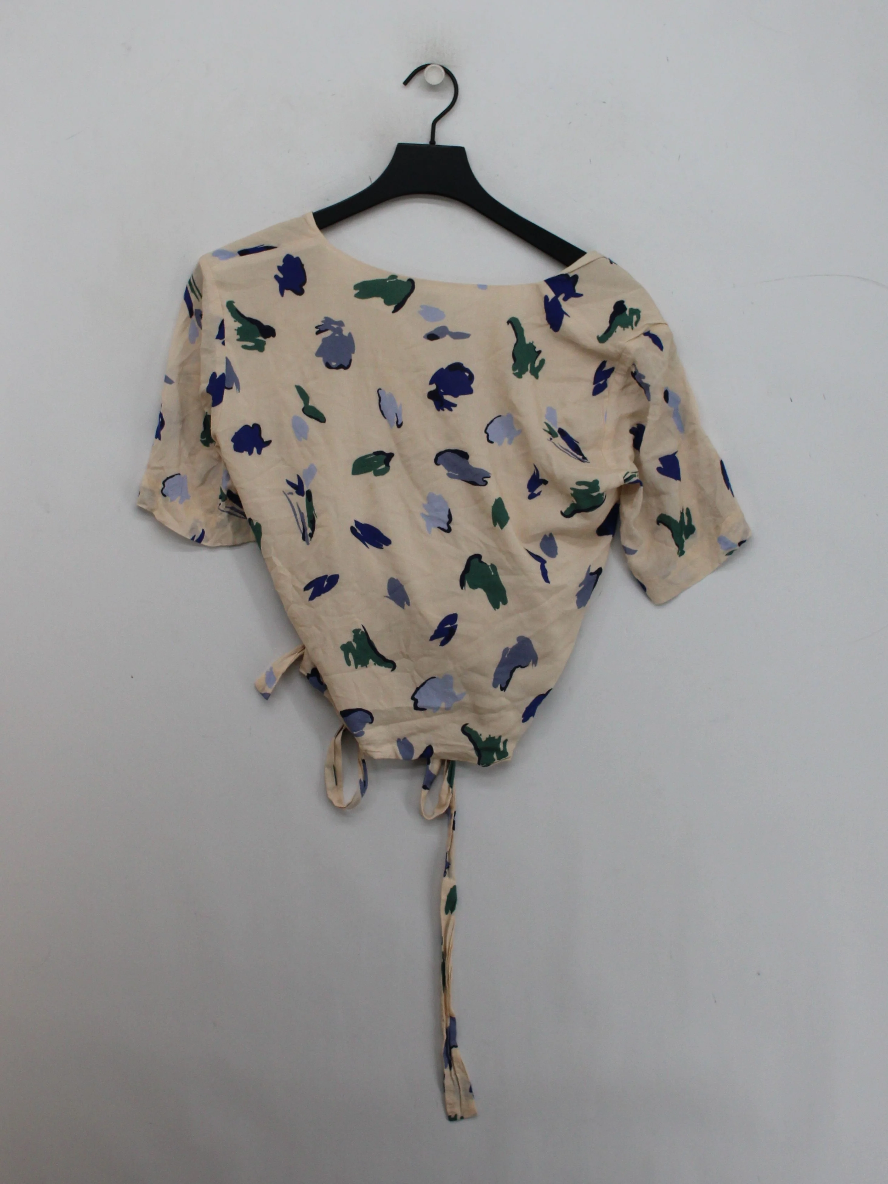 Iris & Ink Women's Top S Cream Floral 100% Viscose Short Sleeve V-Neck Cropped - Image 2