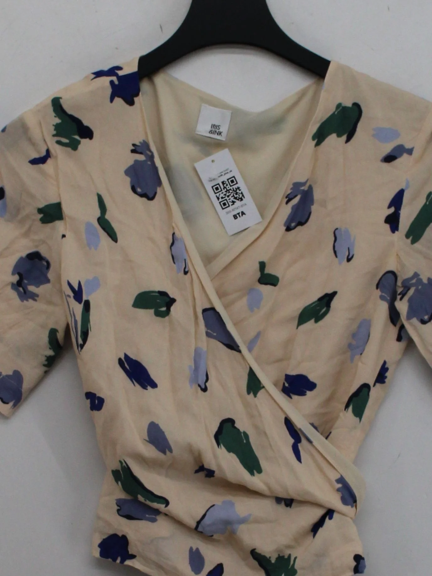 Iris & Ink Women's Top S Cream Floral 100% Viscose Short Sleeve V-Neck Cropped - Image 3