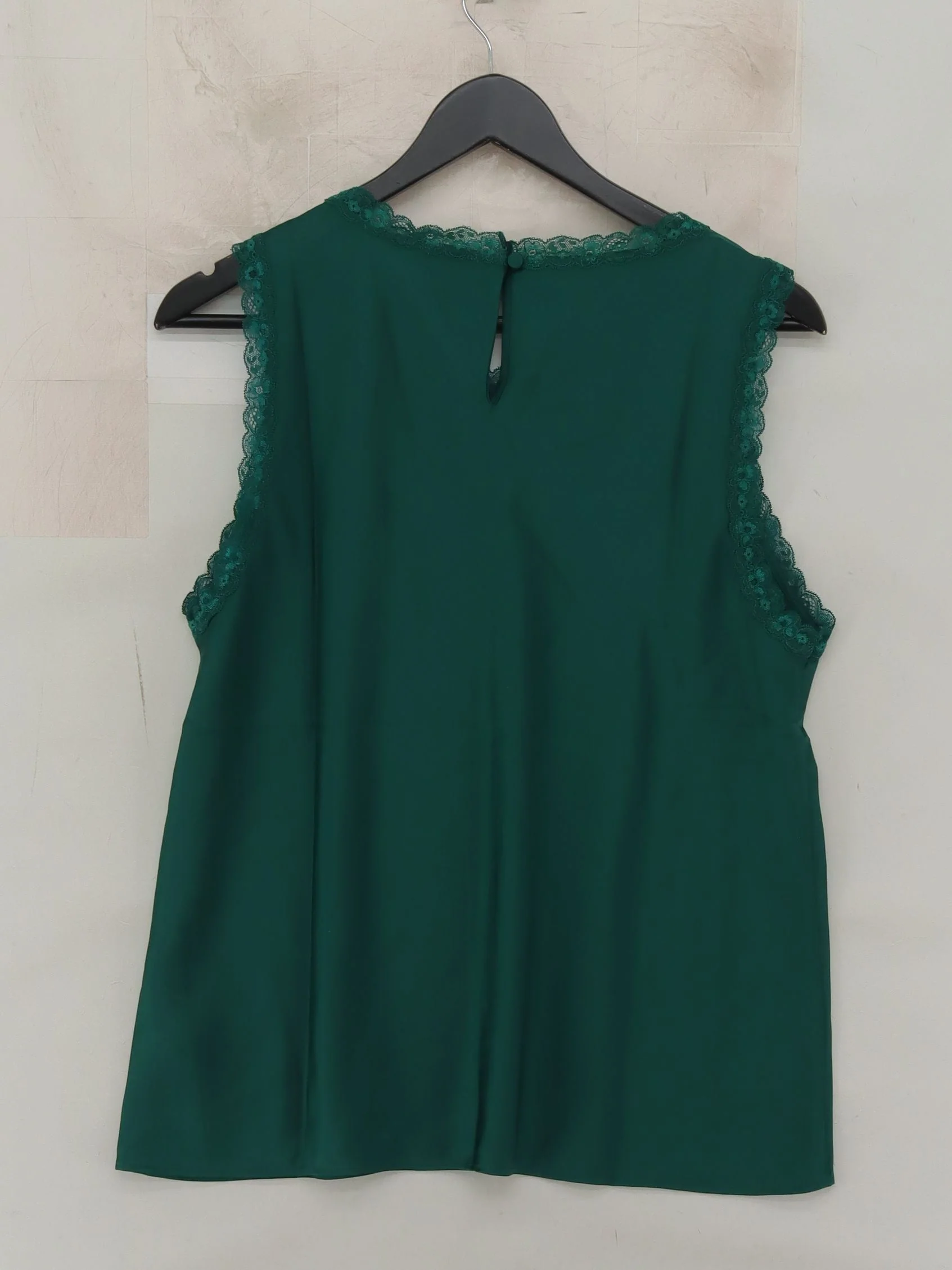 J. Crew Women's Top M Green 100% Polyester Sleeveless Round Neck Basic - Image 2