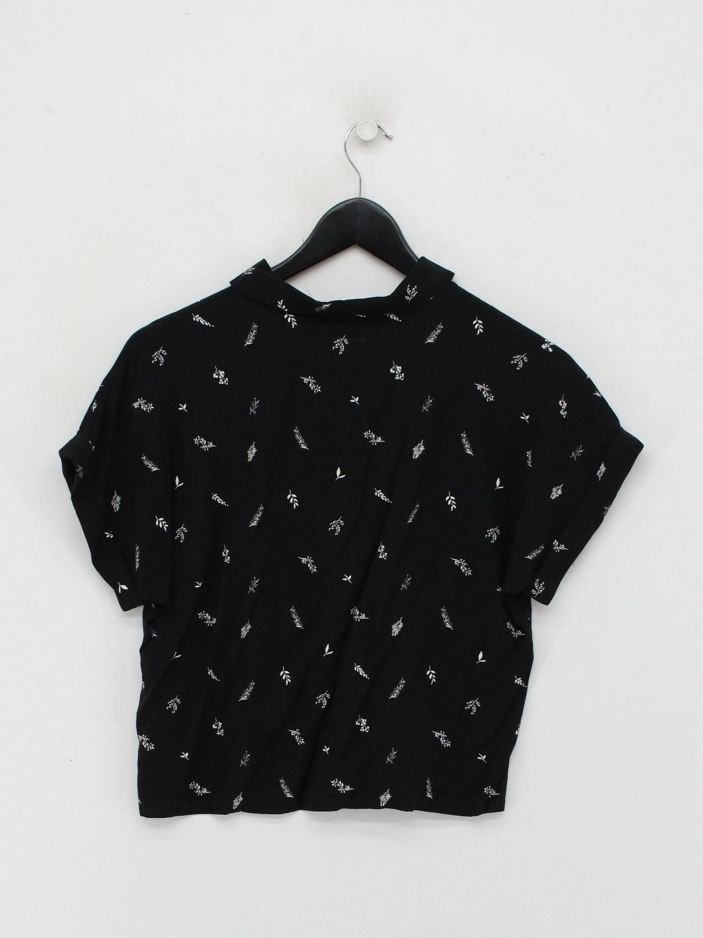 Jack Wills Women's Shirt S Black Floral 100% Viscose Short Sleeve Collared Basic - Image 2