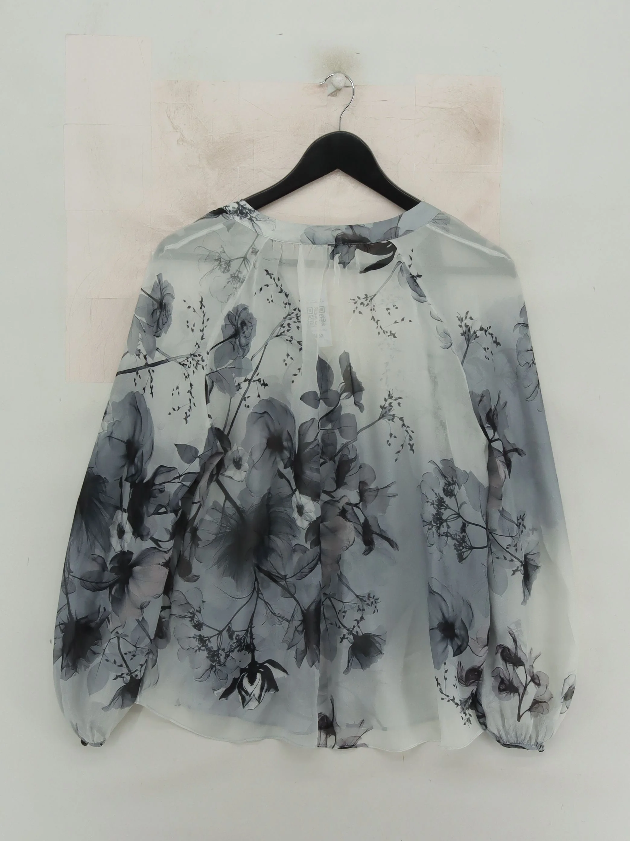 Jigsaw Women's Blouse UK 12 Grey Floral 100% Silk Long Sleeve V-Neck Basic - Image 2