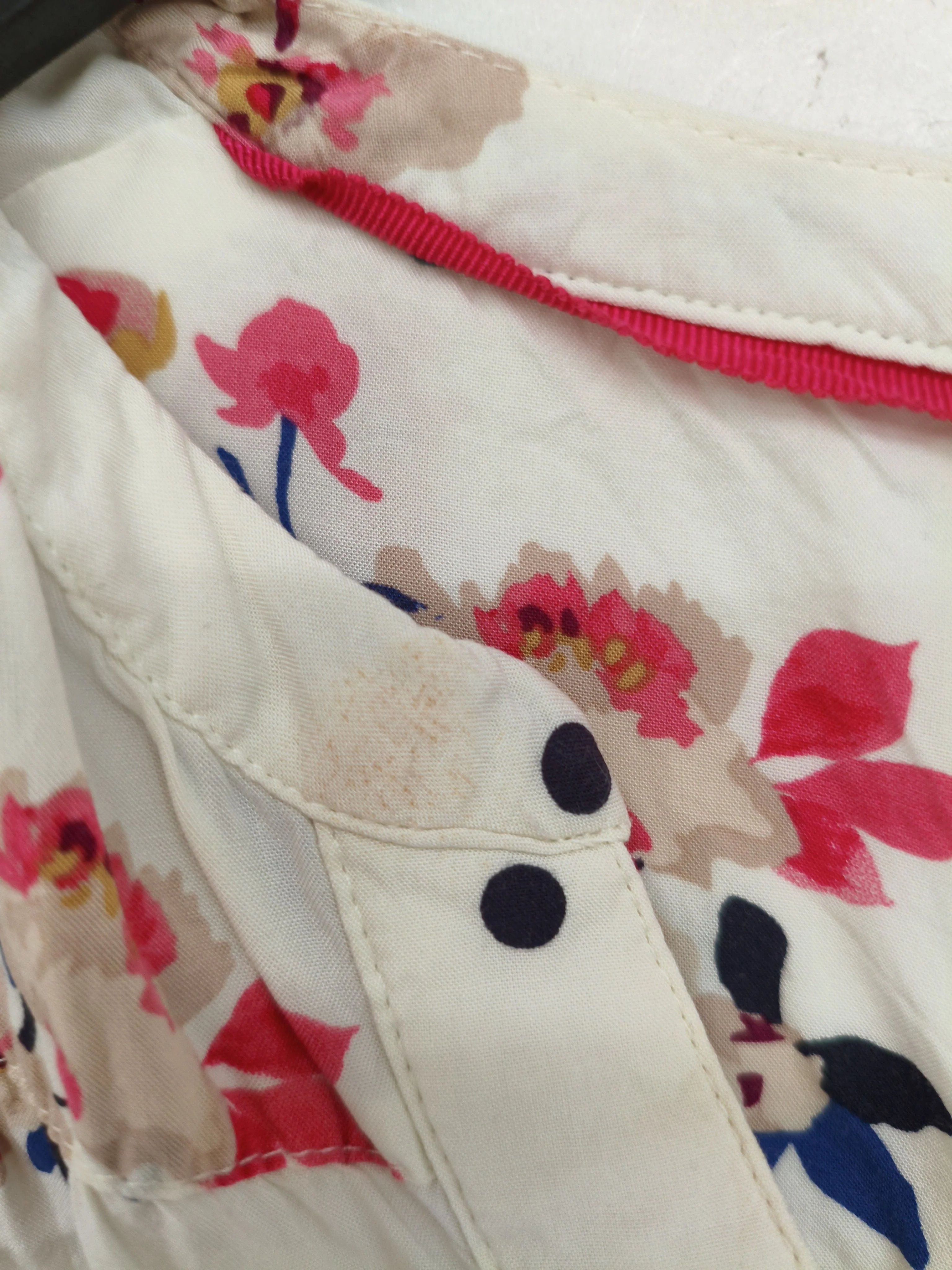 Joules Women's Blouse M White Floral 100% Viscose Long Sleeve V-Neck Basic - Image 5