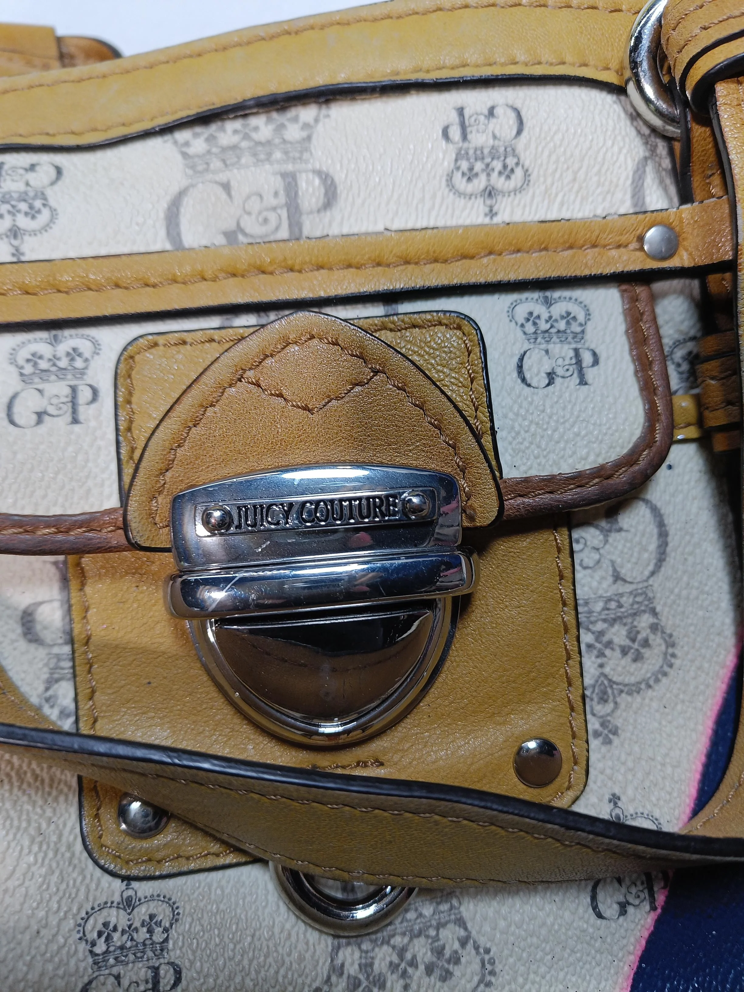 Juicy Couture Women's Bag Cream Graphic 100% Faux Leather Shoulder Bag - Image 7