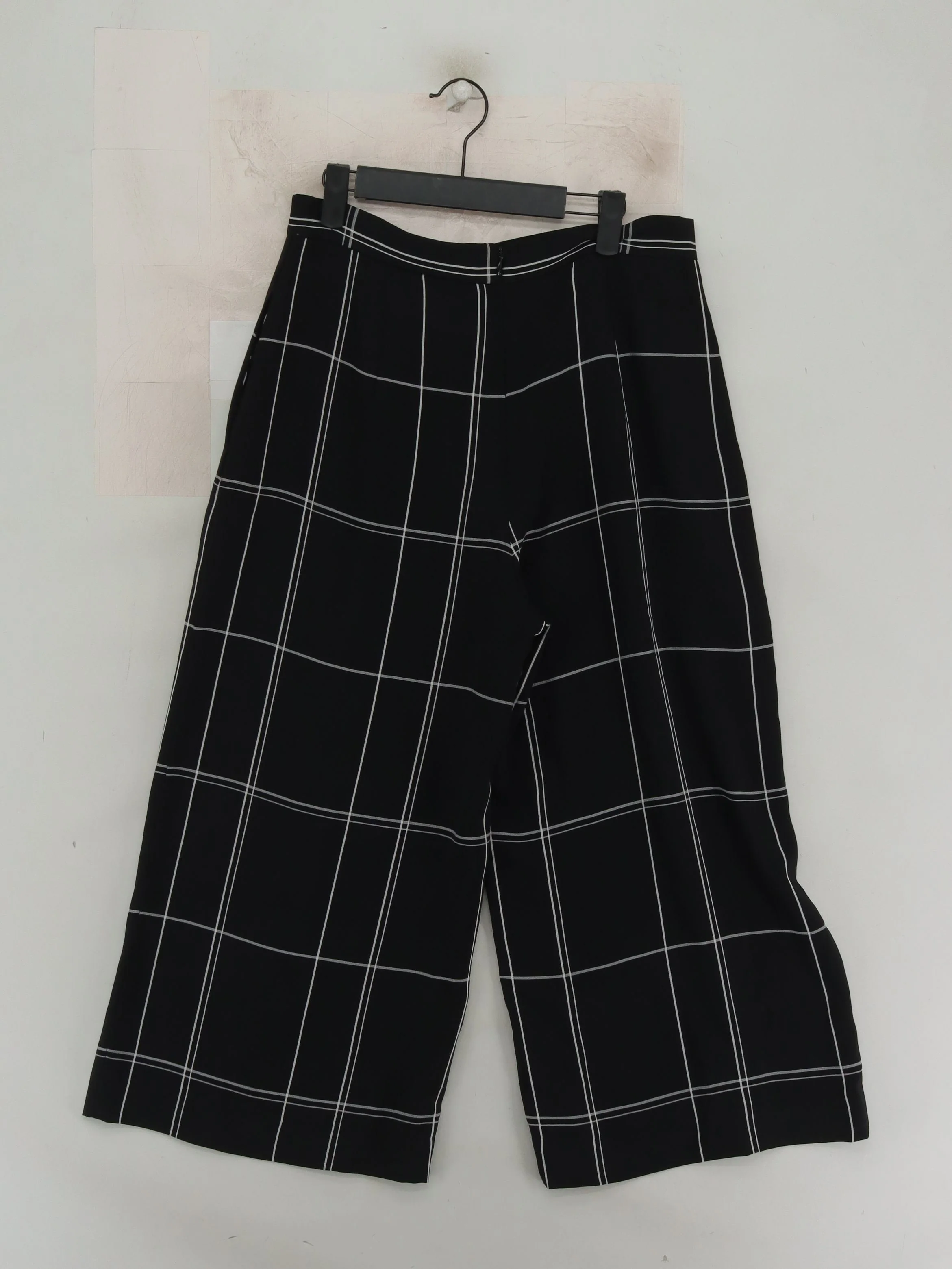 L.K. Bennett Women's Trousers UK 10 Black Polyester with Viscose Cropped - Image 2