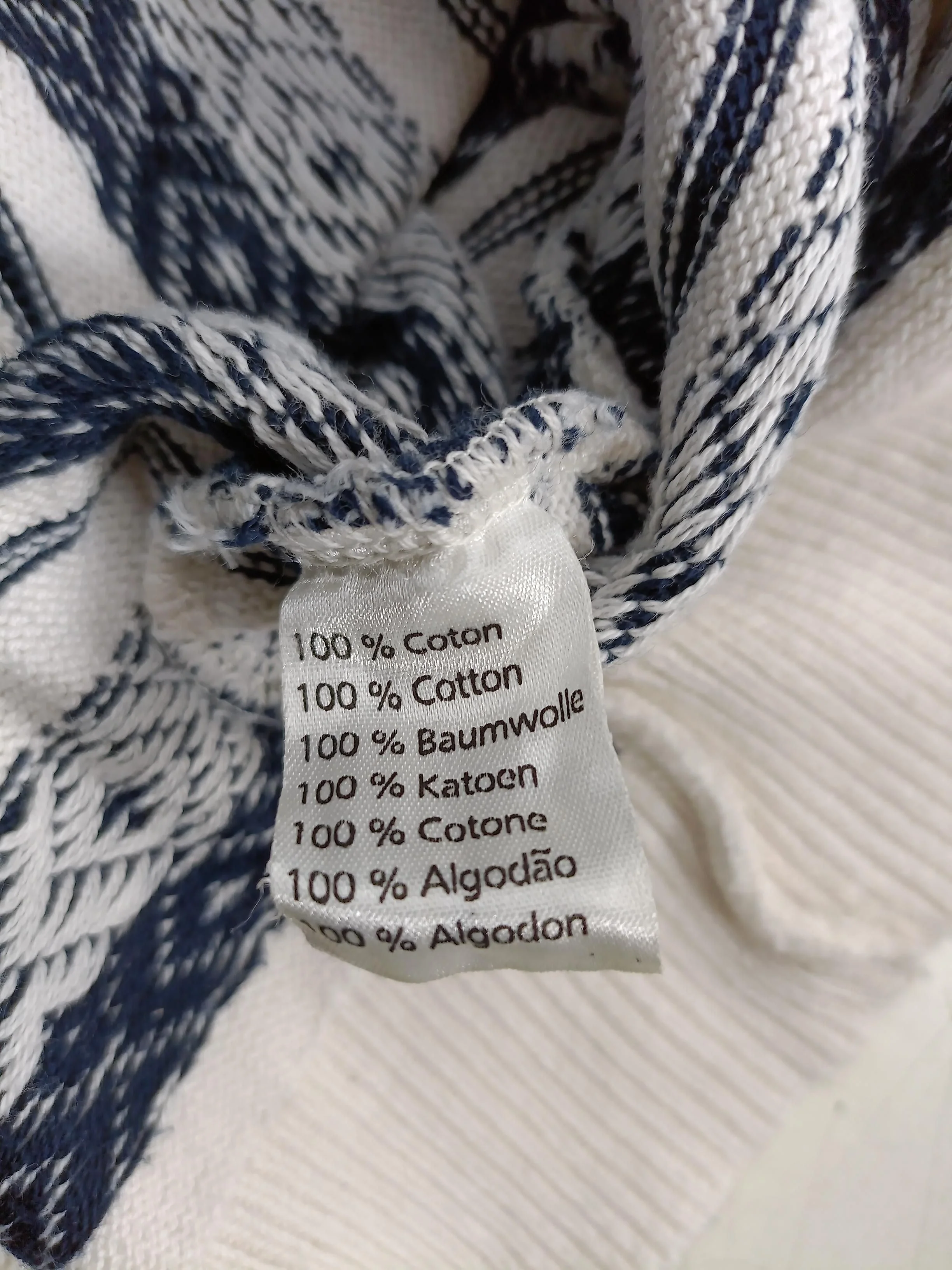 Lacoste Men's Jumper S Cream Geometric 100% Cotton V-Neck Vest - Image 7