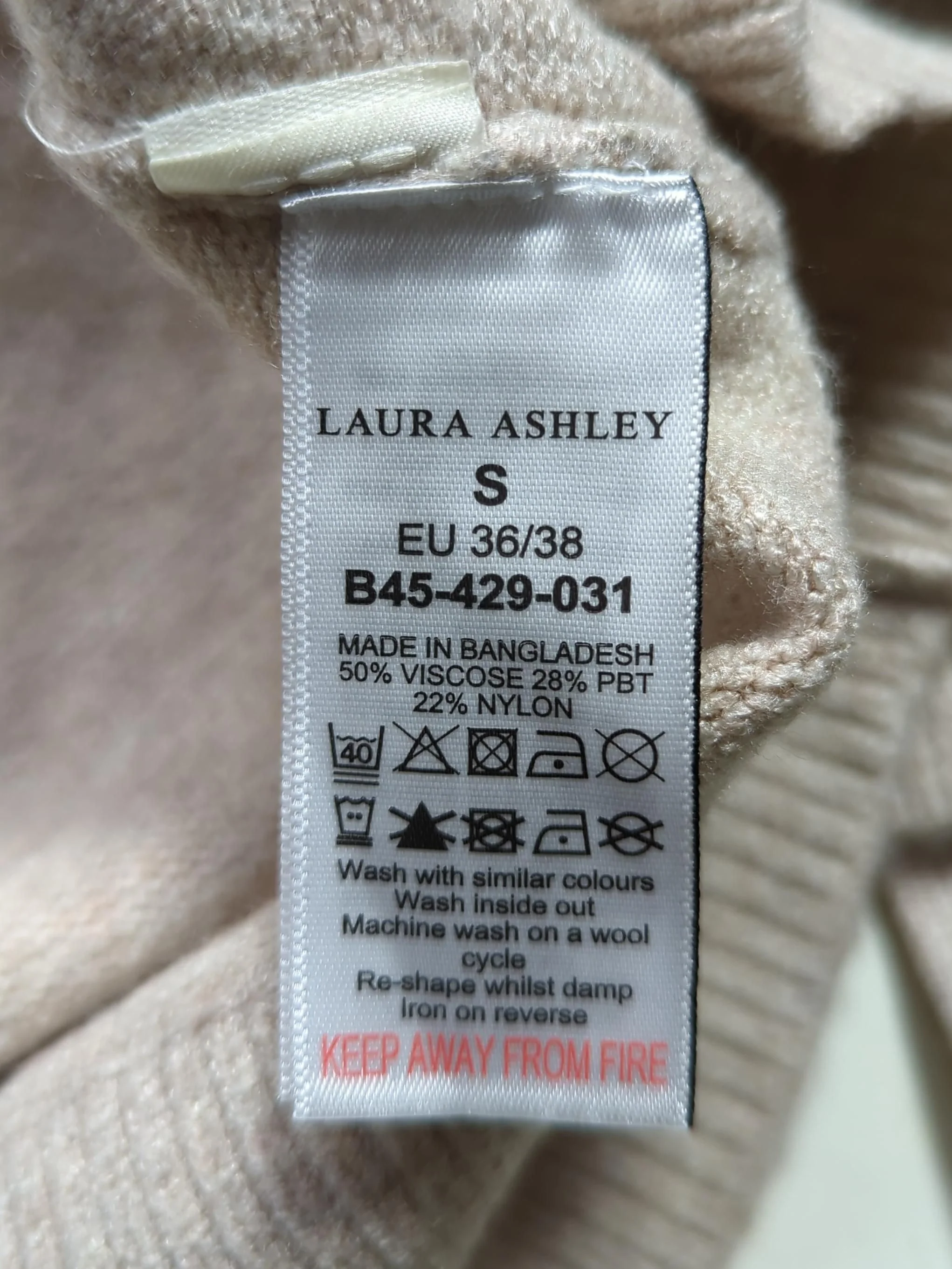 Laura Ashley Women's Cardigan S Cream Viscose with Nylon V-Neck Cardigan - Image 8