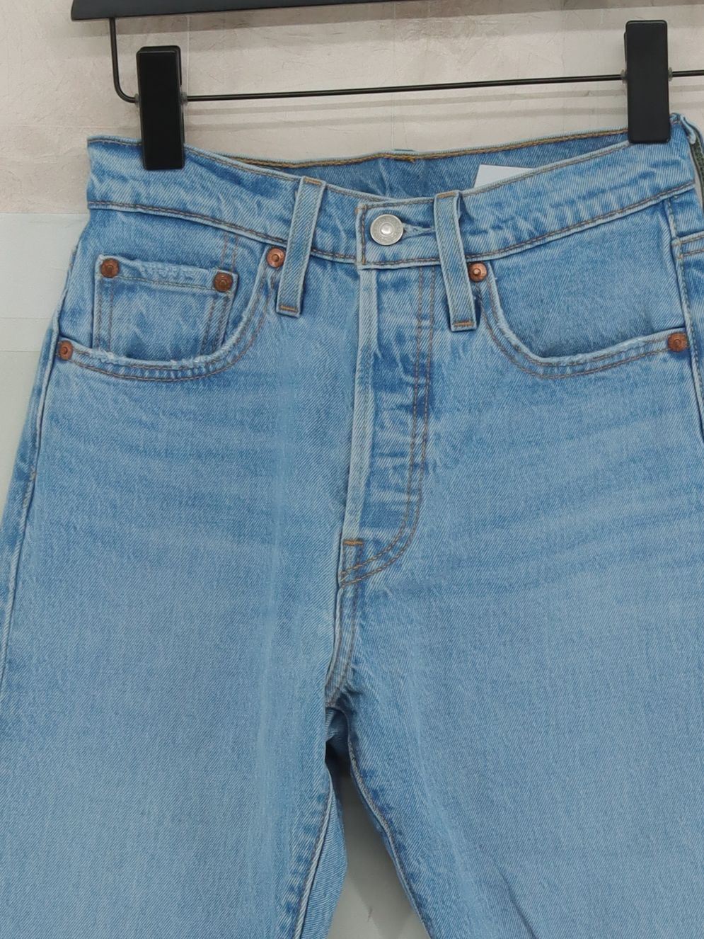 Levi’s Women's Jeans W 24 in; L 28 in Blue Cotton with Elastane Mom - Image 3