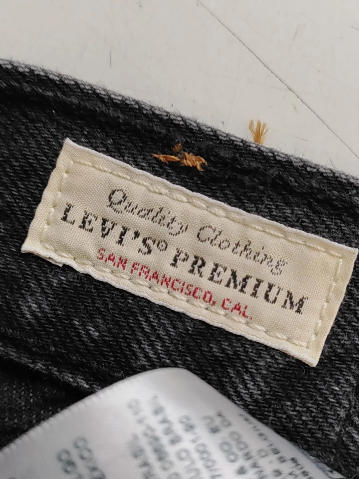 Levi’s Women's Jeans W 28 in Black 100% Cotton Mom - Image 5