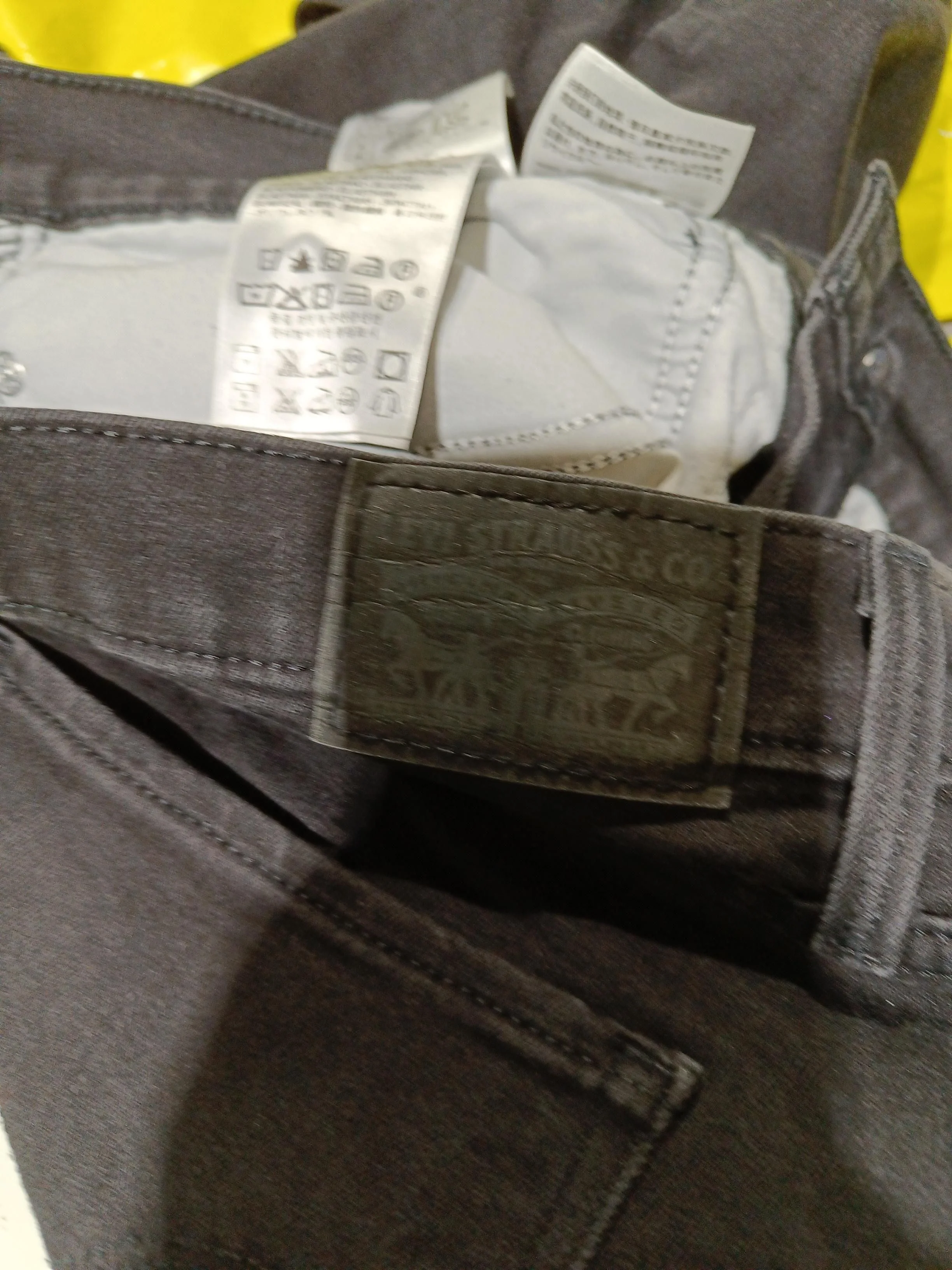 Levi’s Women's Jeans W 28 in Black Cotton - Image 5