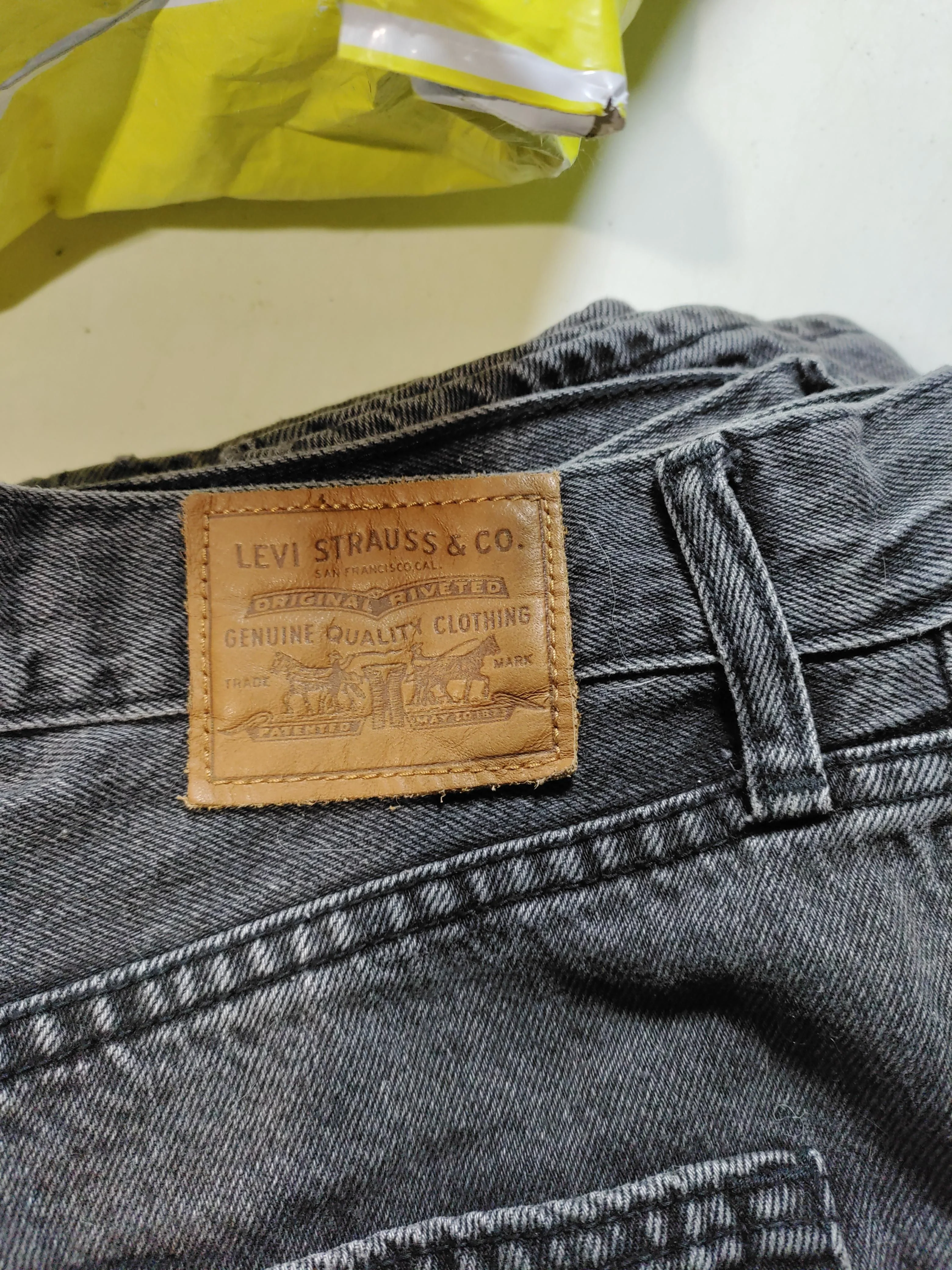 Levi’s Women's Jeans W 28 in Black Cotton with Lyocell Modal Mom - Image 5