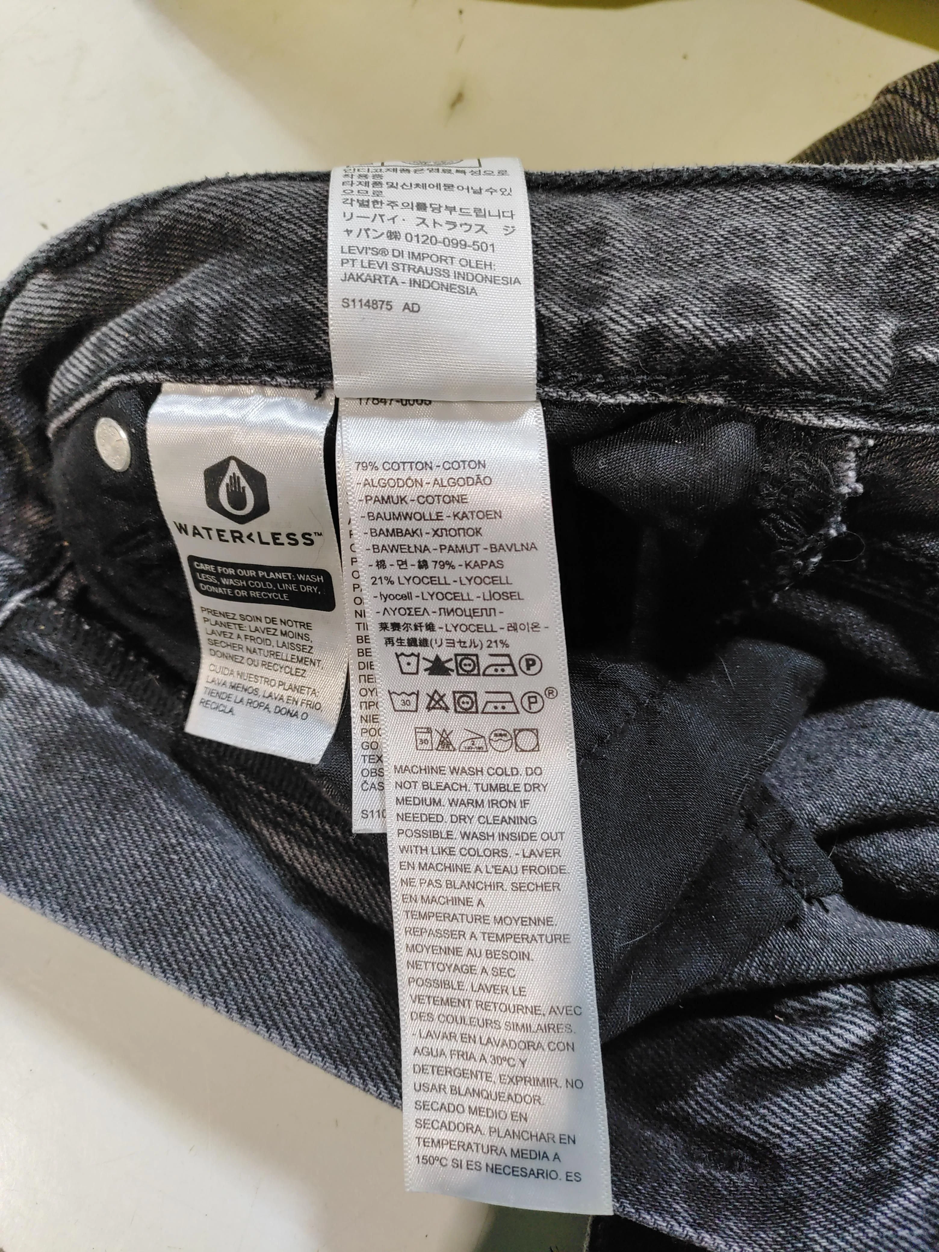 Levi’s Women's Jeans W 28 in Black Cotton with Lyocell Modal Mom - Image 6