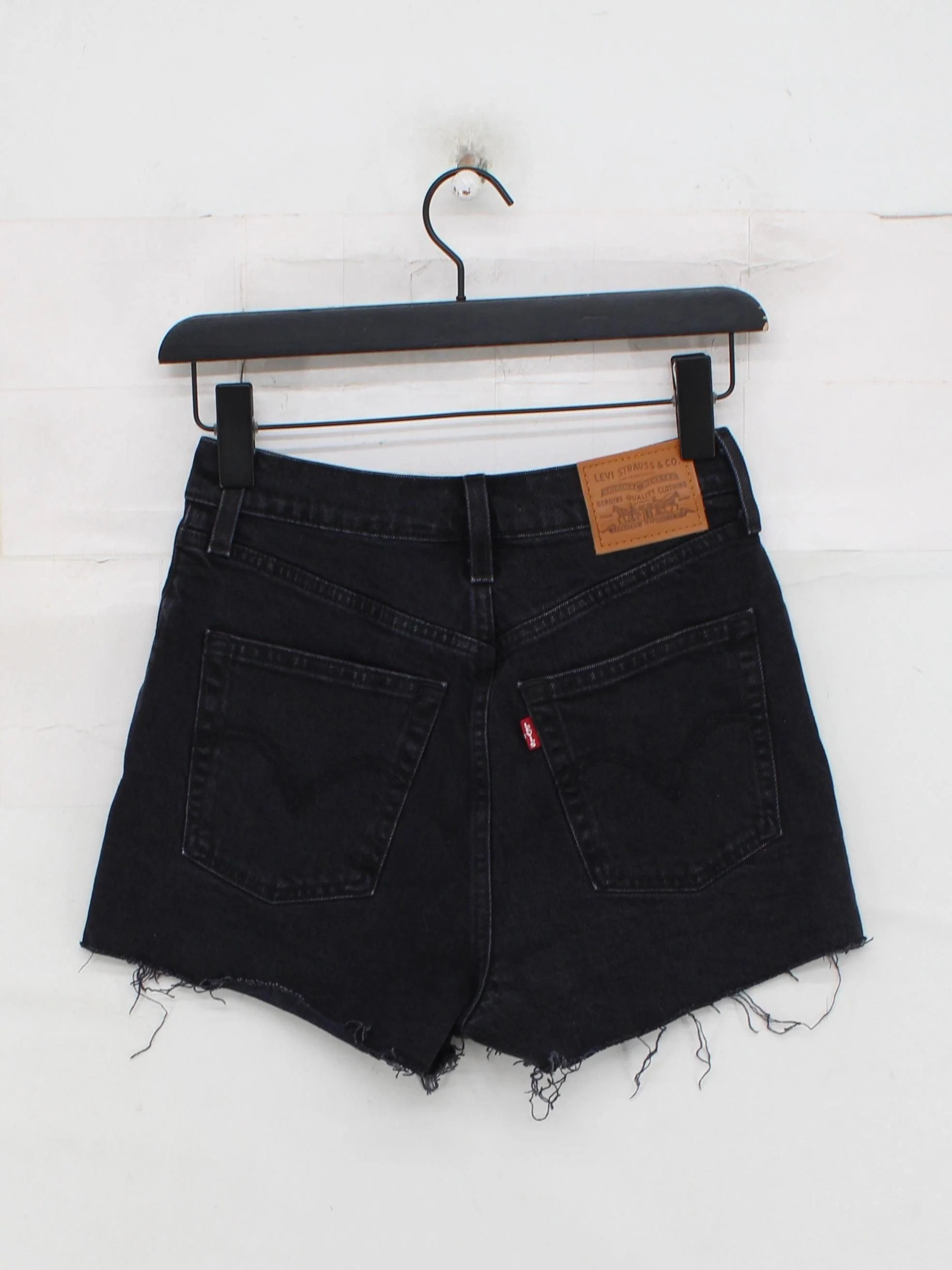 Levi’s Women's Shorts W 26 in Black Cotton with Elastane Cut-Off - Image 2