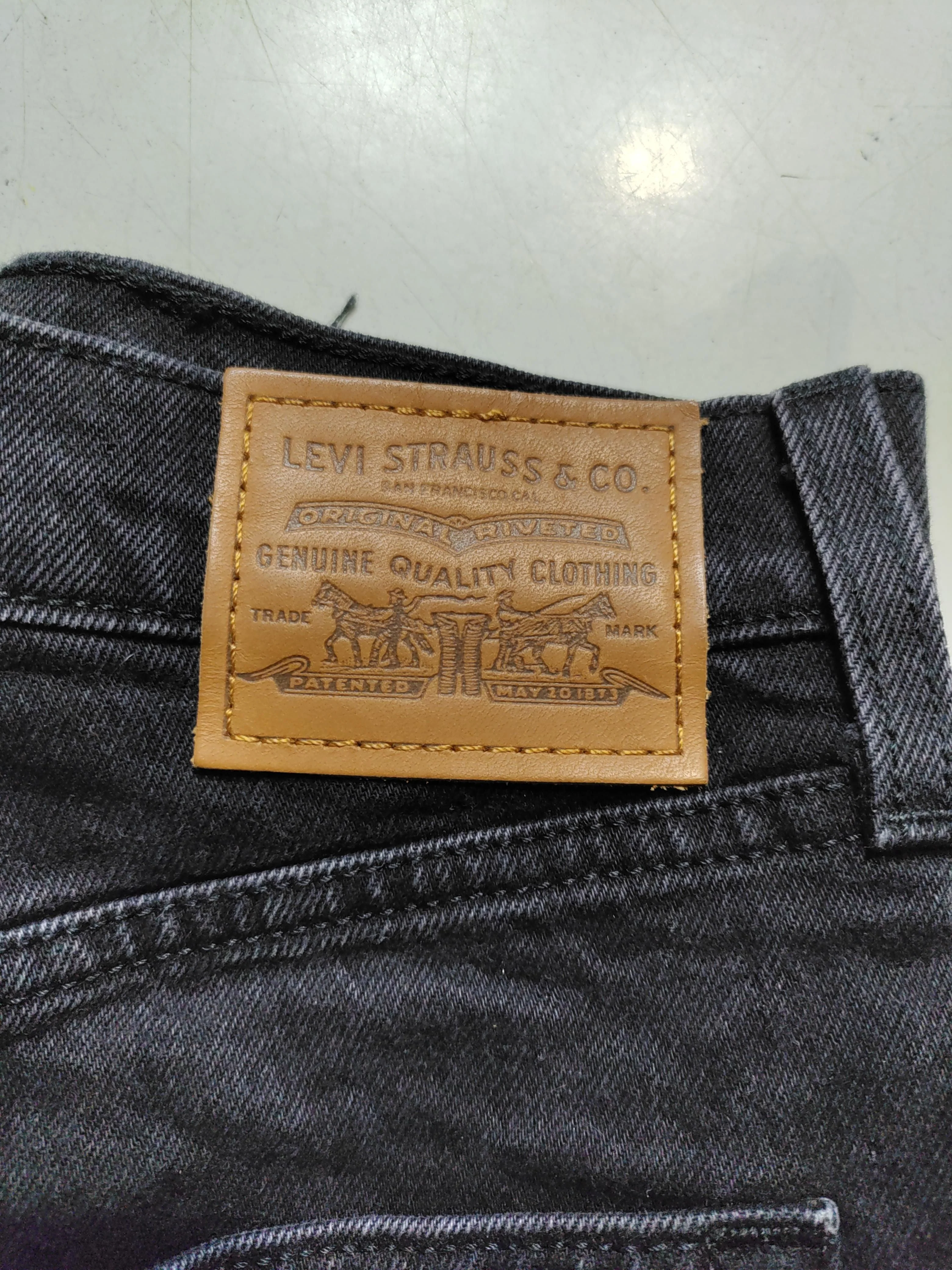 Levi’s Women's Shorts W 26 in Black Cotton with Elastane Cut-Off - Image 5