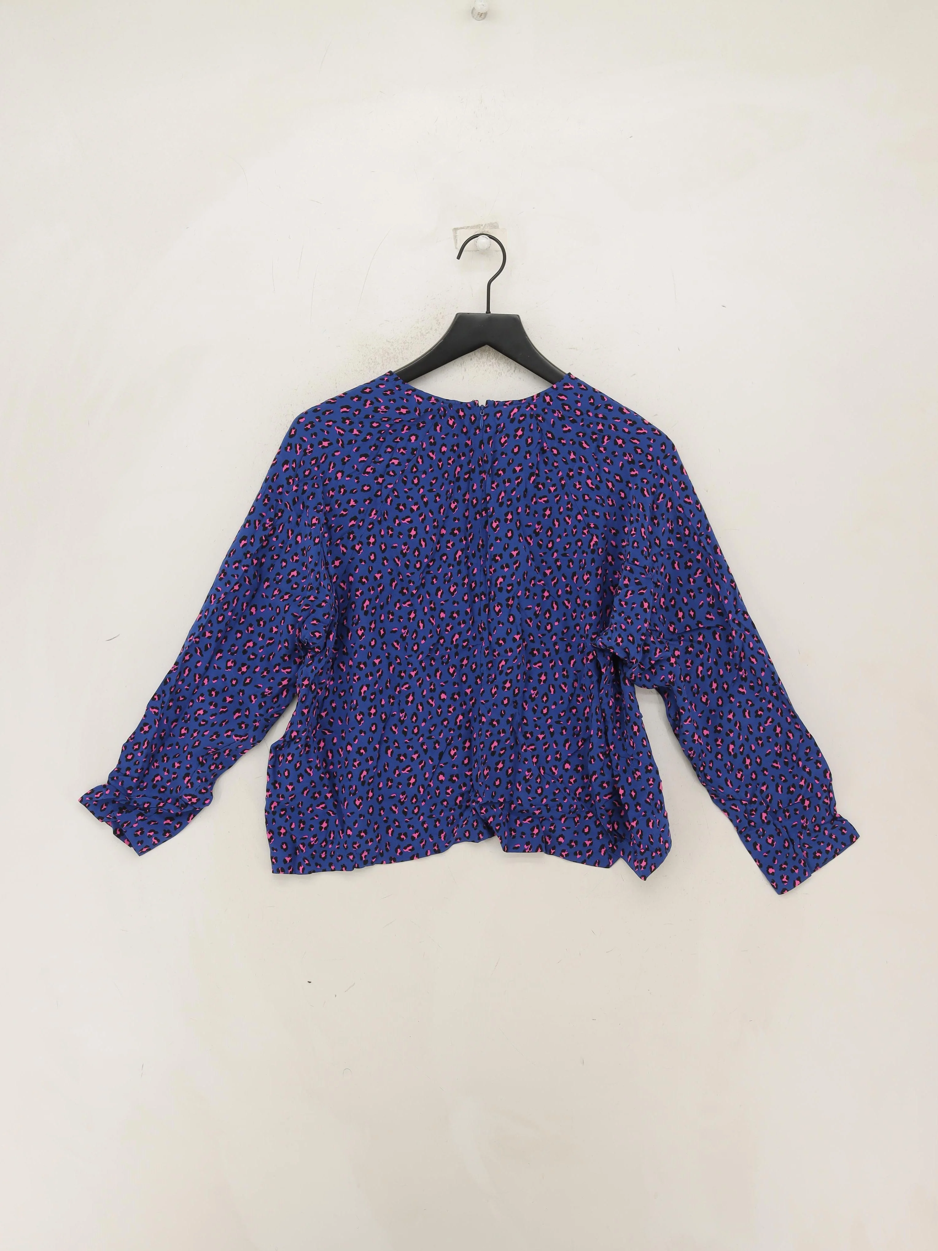 Levi’s Women's Top S Blue Animal Print 100% Viscose Long Sleeve Round Neck Basic - Image 2