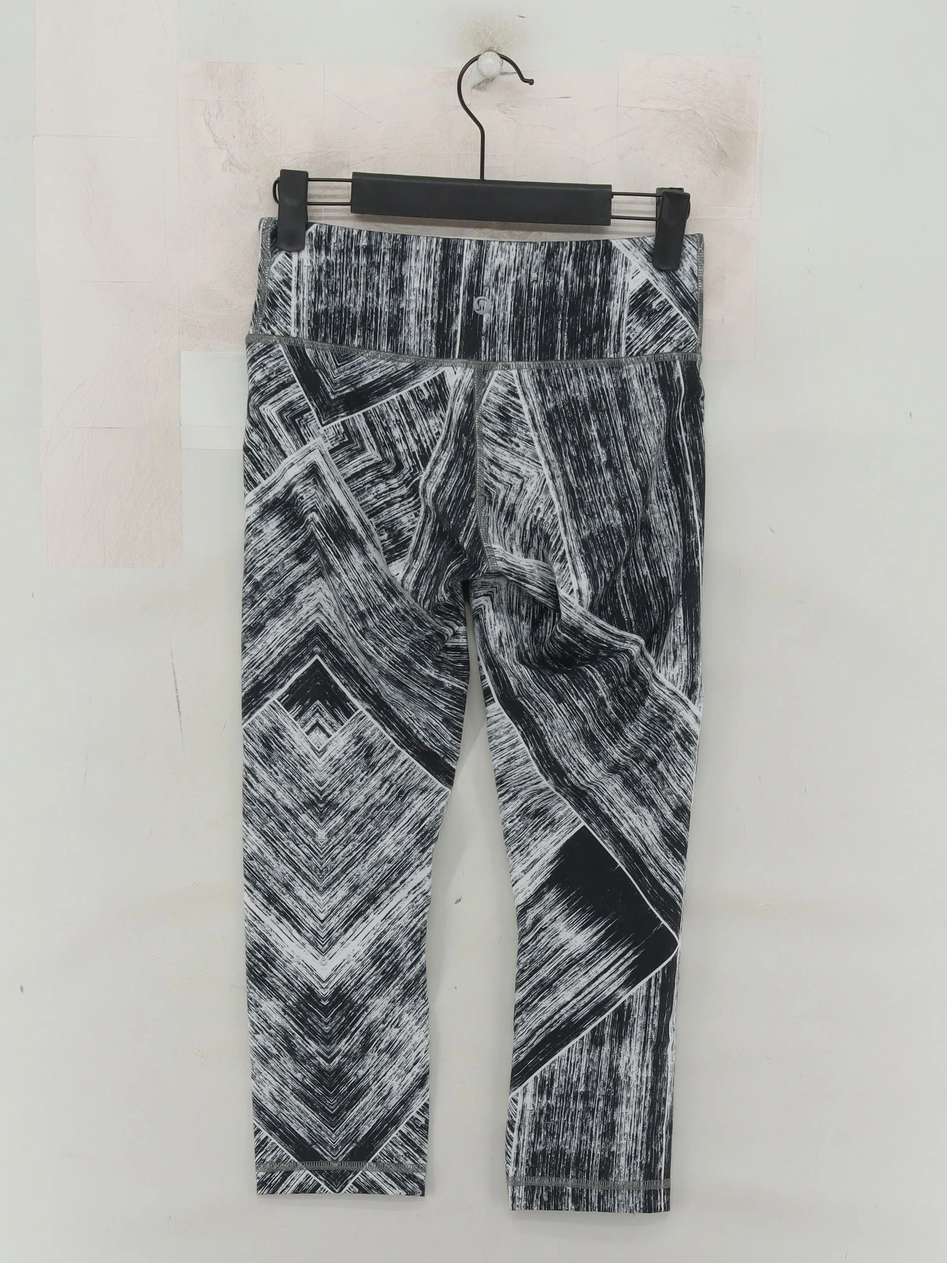 Lululemon Women's Leggings UK 8 Multi Graphic Polyester with Spandex Capri - Image 2