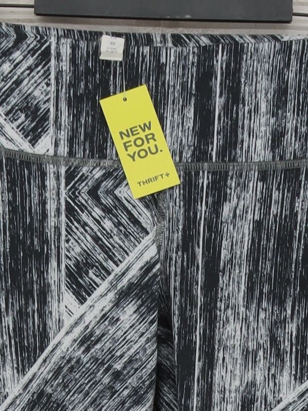 Lululemon Women's Leggings UK 8 Multi Graphic Polyester with Spandex Capri - Image 3