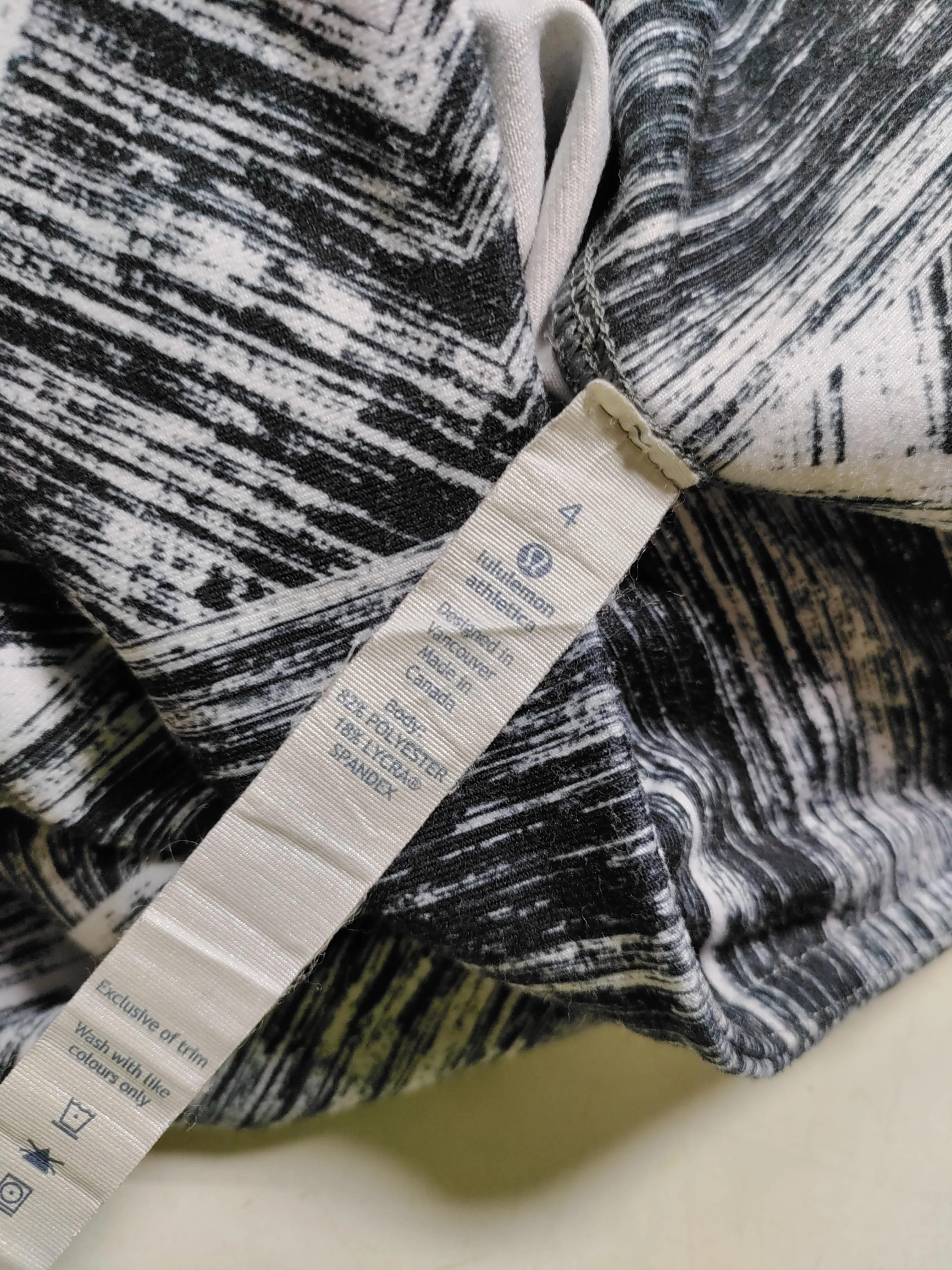 Lululemon Women's Leggings UK 8 Multi Graphic Polyester with Spandex Capri - Image 6