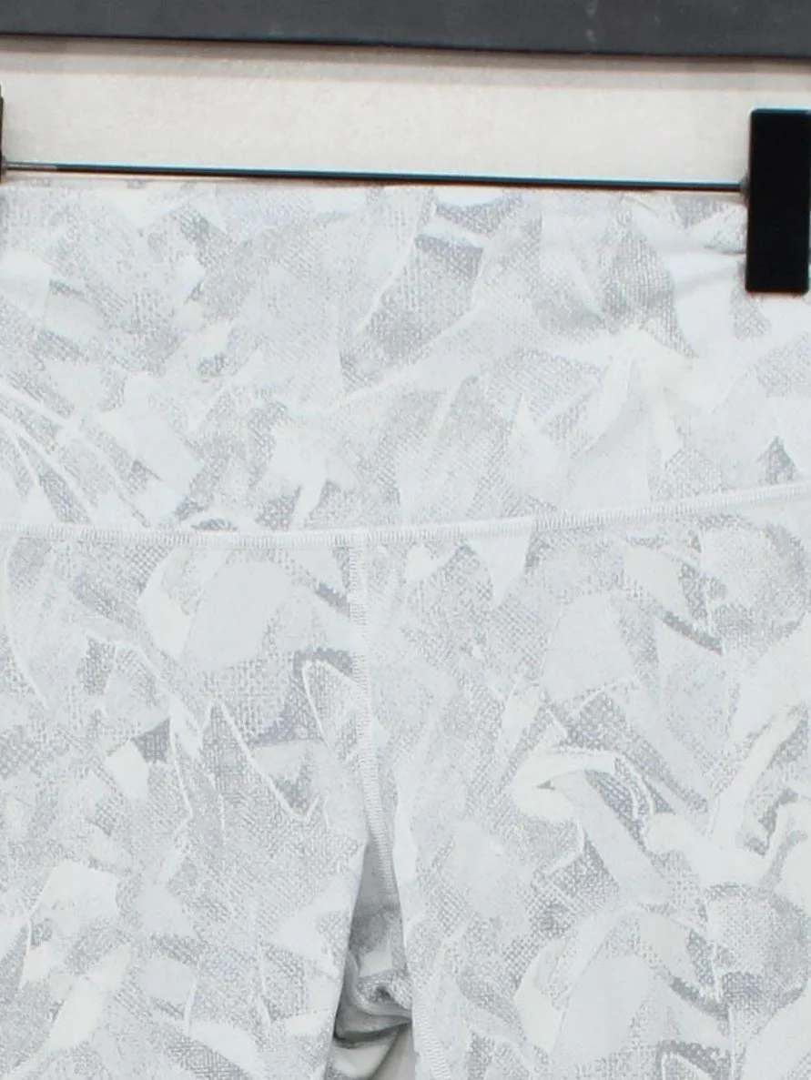 Lululemon Women's Leggings UK 8 White Geometric Polyester with Elastane Cropped - Image 3