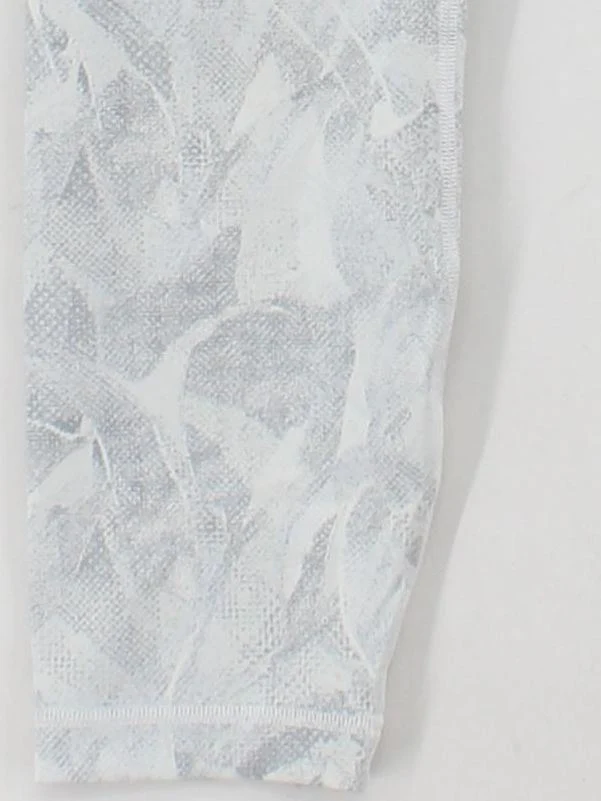 Lululemon Women's Leggings UK 8 White Geometric Polyester with Elastane Cropped - Image 4