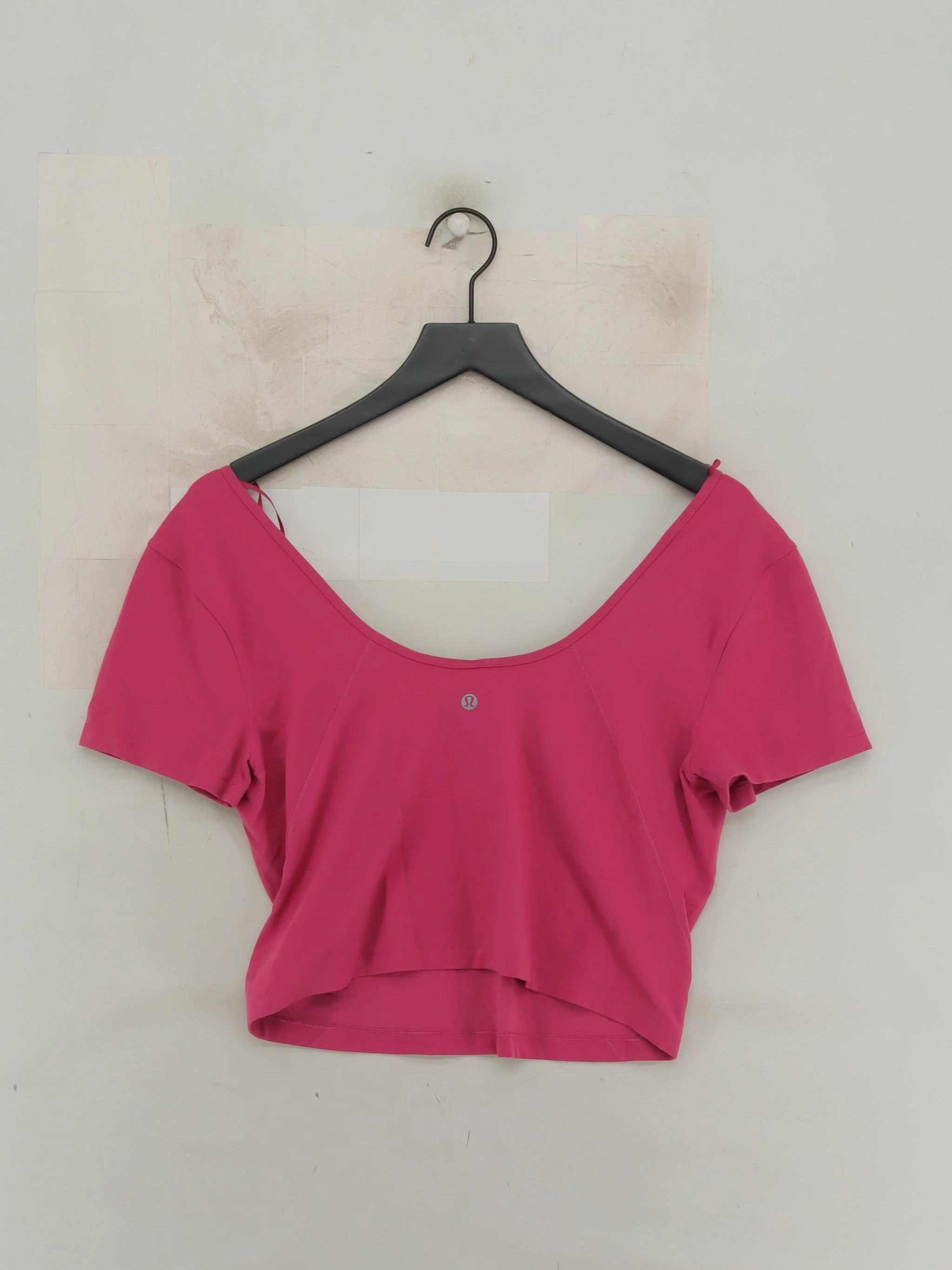 Lululemon Women's Top UK 14 Pink Nylon with Spandex Short Sleeve V-Neck Cropped - Image 2