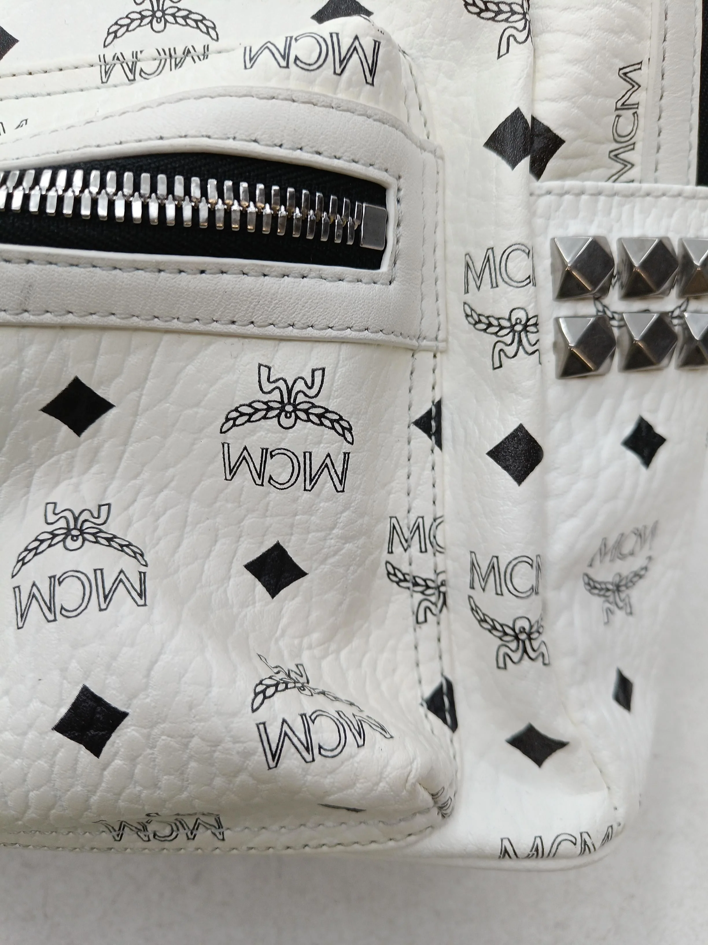 MCM Men's Bag White Graphic 100% Faux Leather Backpack - Image 3