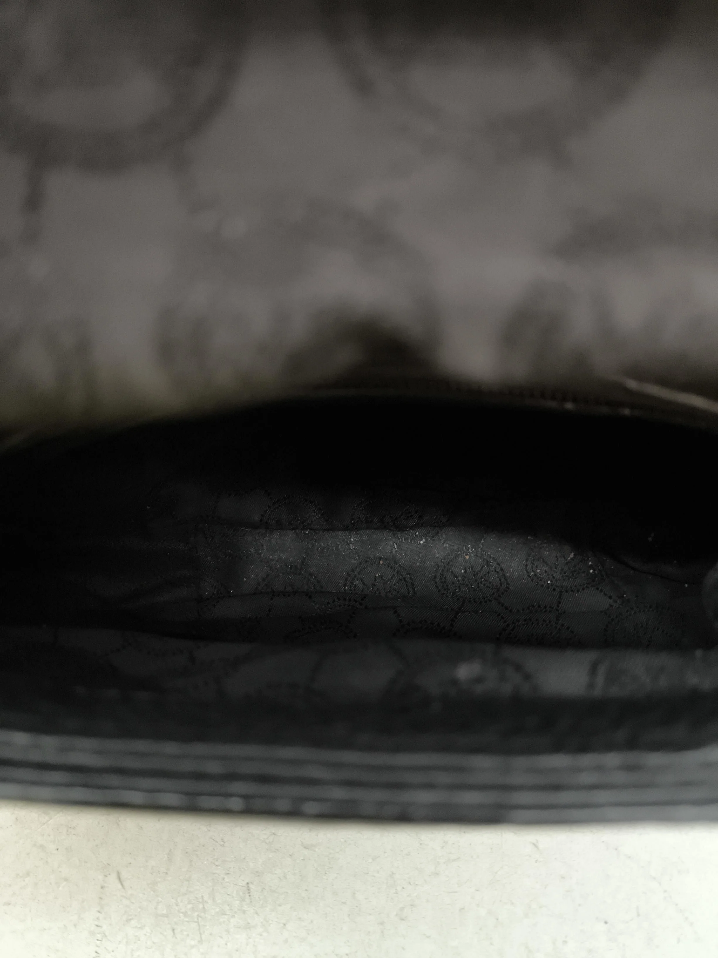 Michael Kors Women's Bag Black 100% Leather Crossbody - Image 4