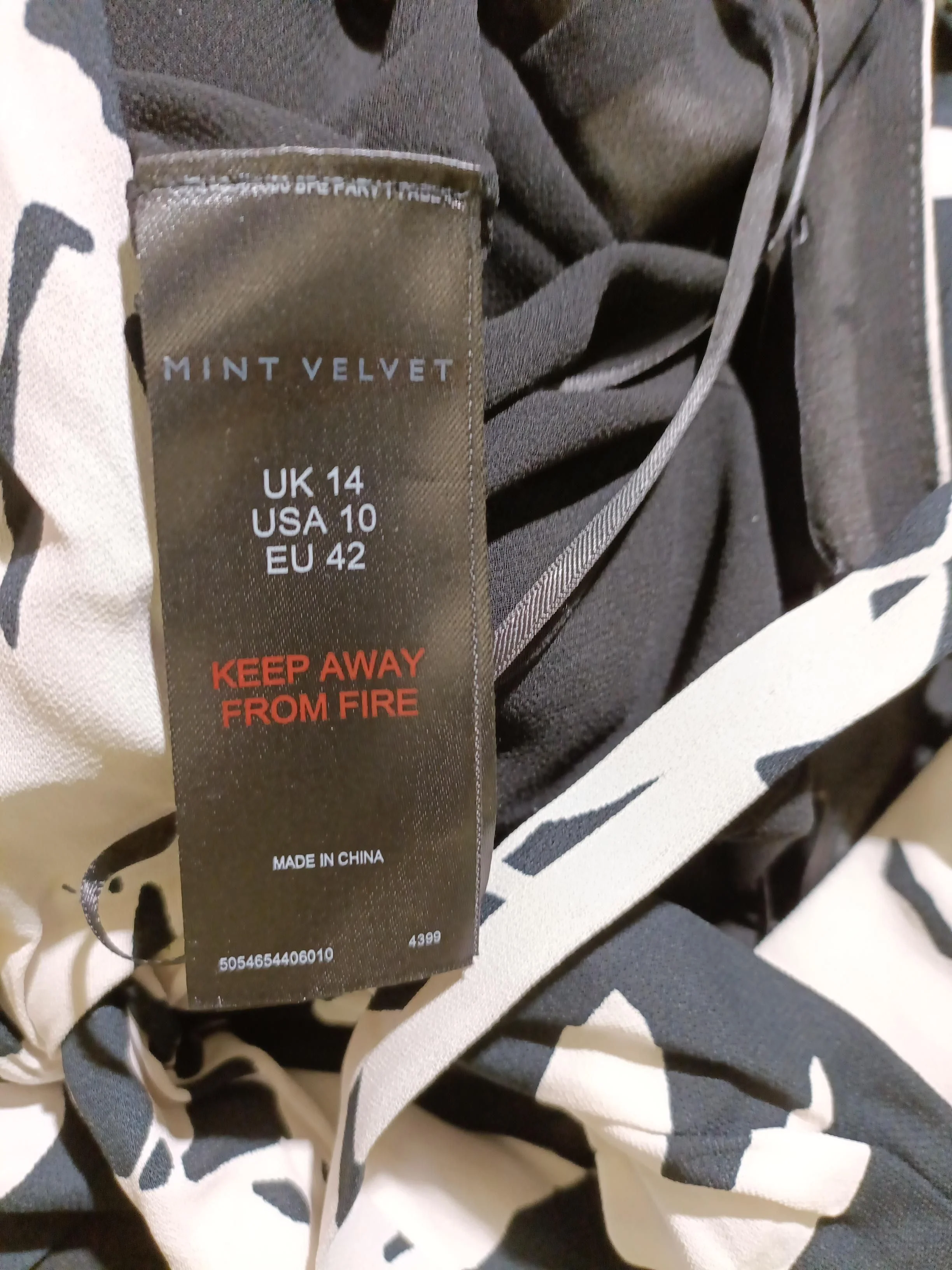 Mint Velvet Maxi Dress UK14 in Black - Image 6
