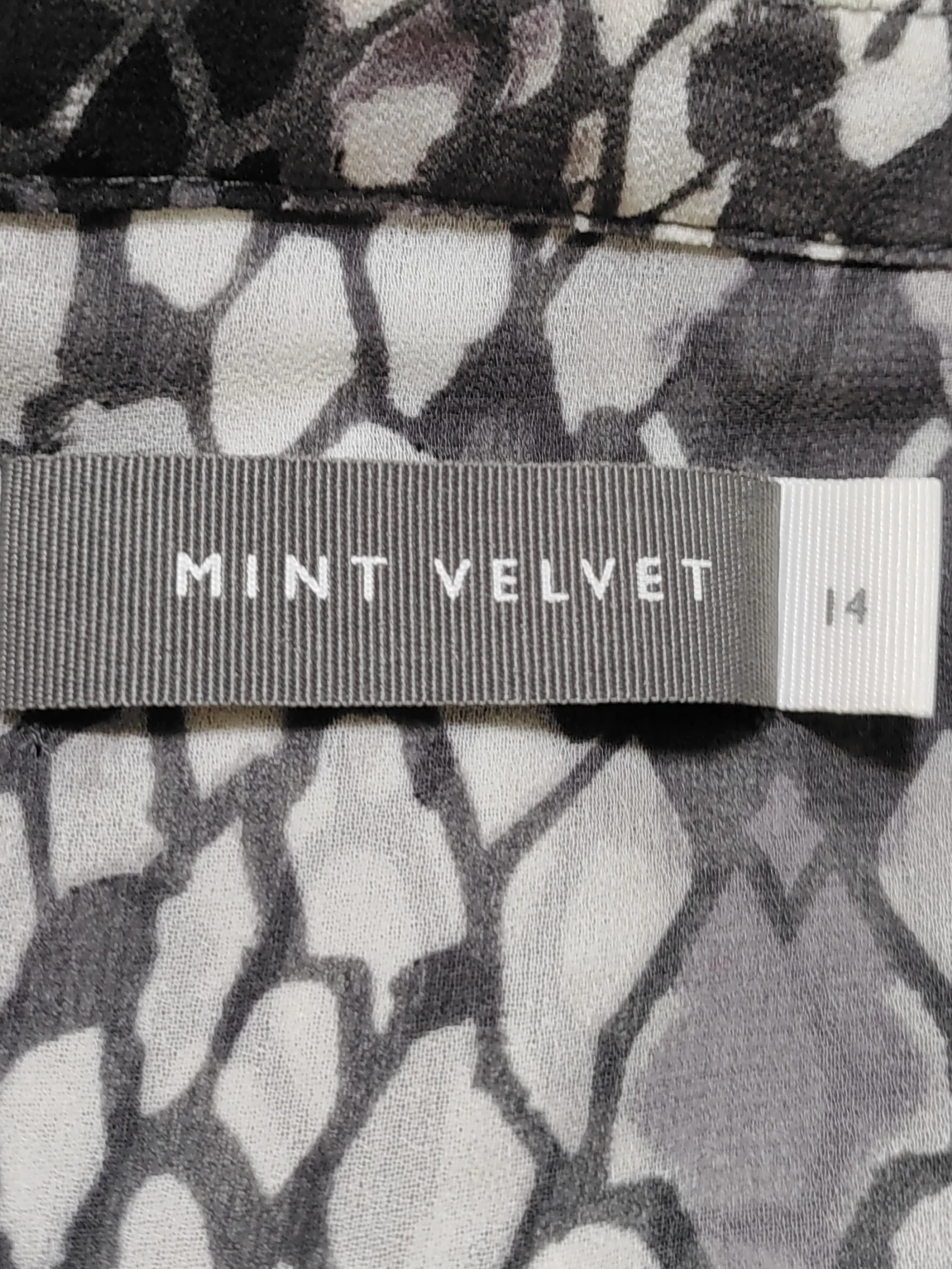 Mint Velvet Women's Top L Grey 100% Polyester Basic - Image 5