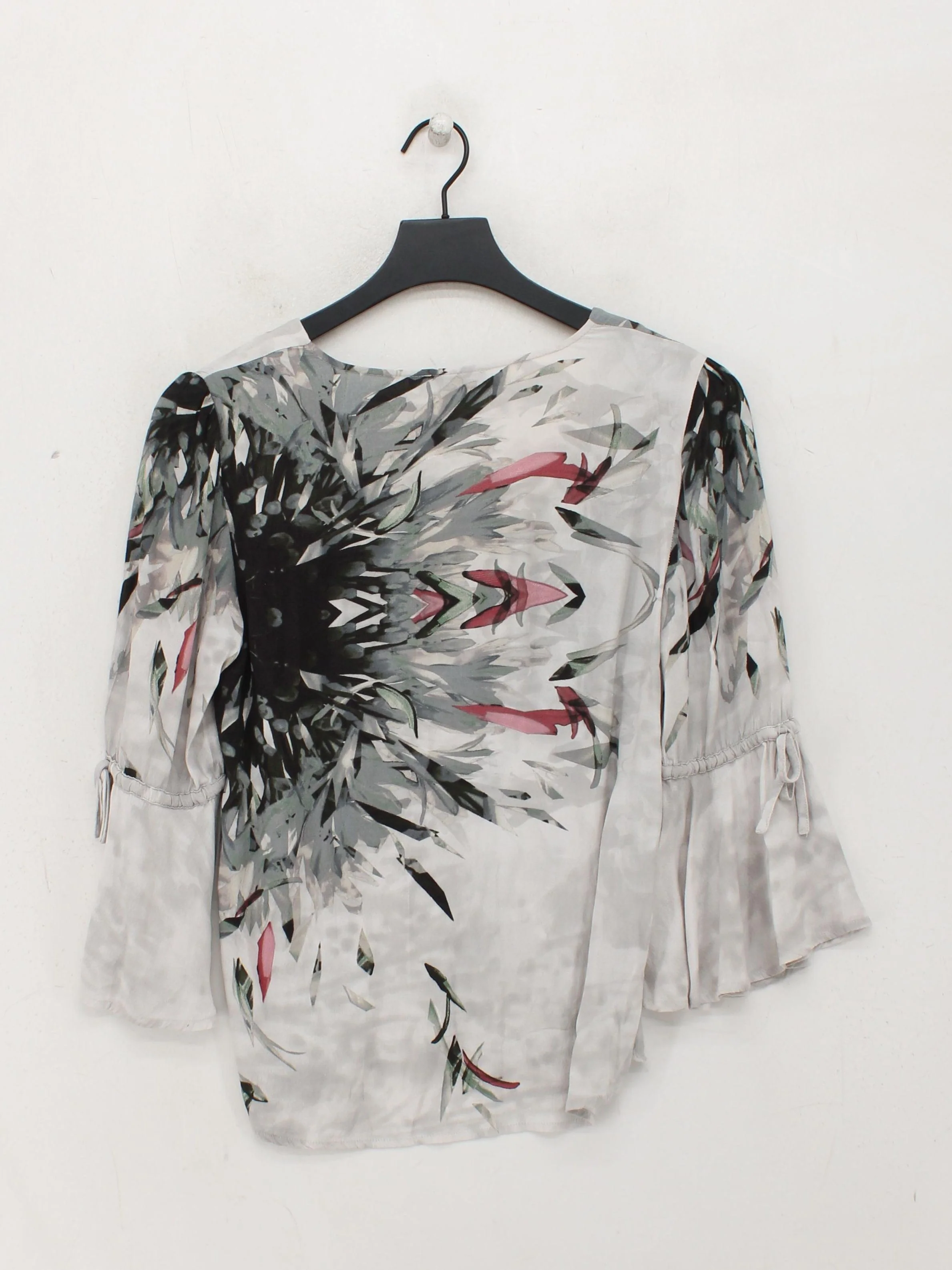 Mint Velvet Women's Top UK 8 Multi Floral 100% Viscose 3/4 Sleeve V-Neck Basic - Image 2