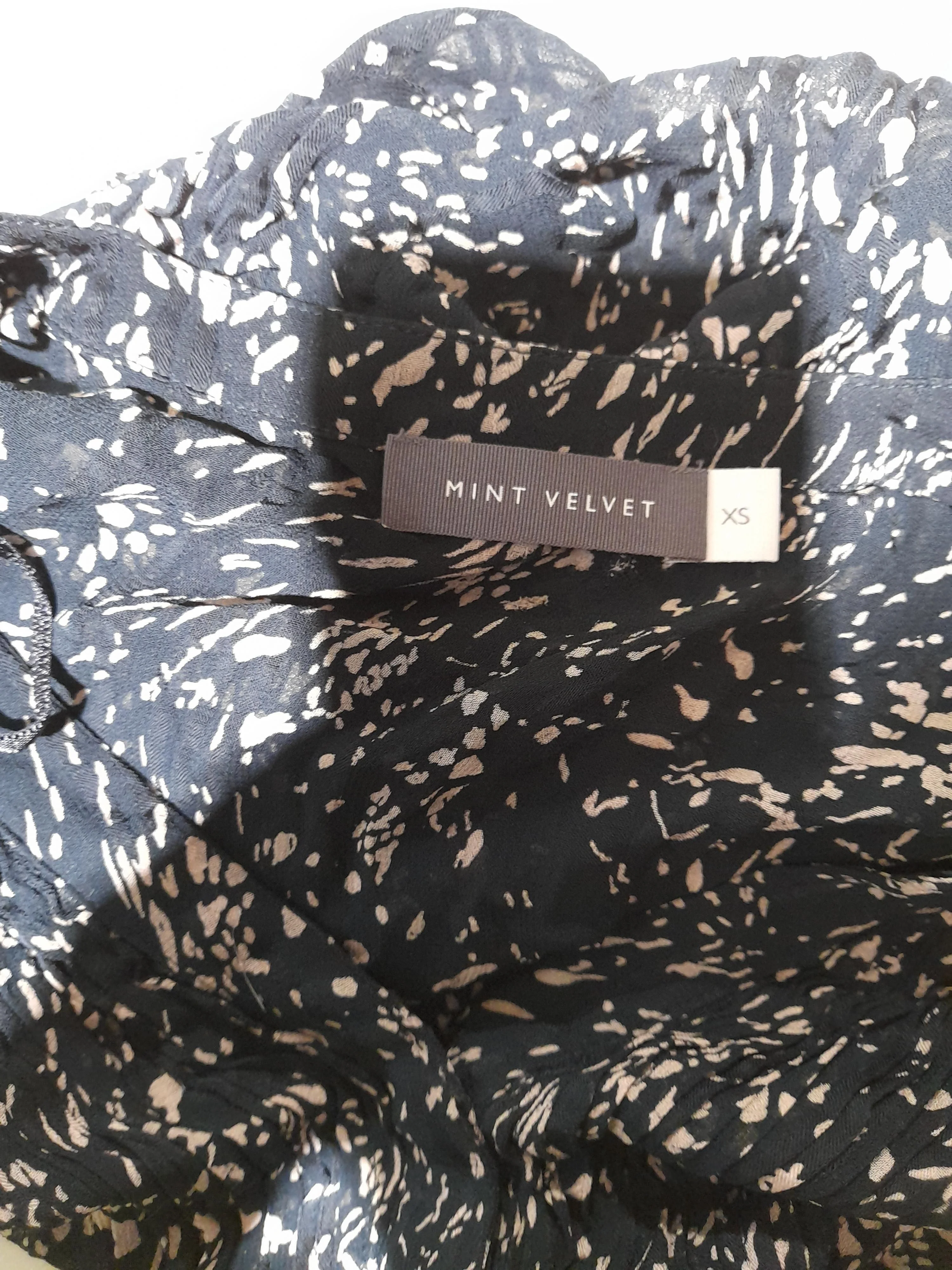Mint Velvet Women's Top XS Black 100% Viscose Long Sleeve V-Neck Basic - Image 5