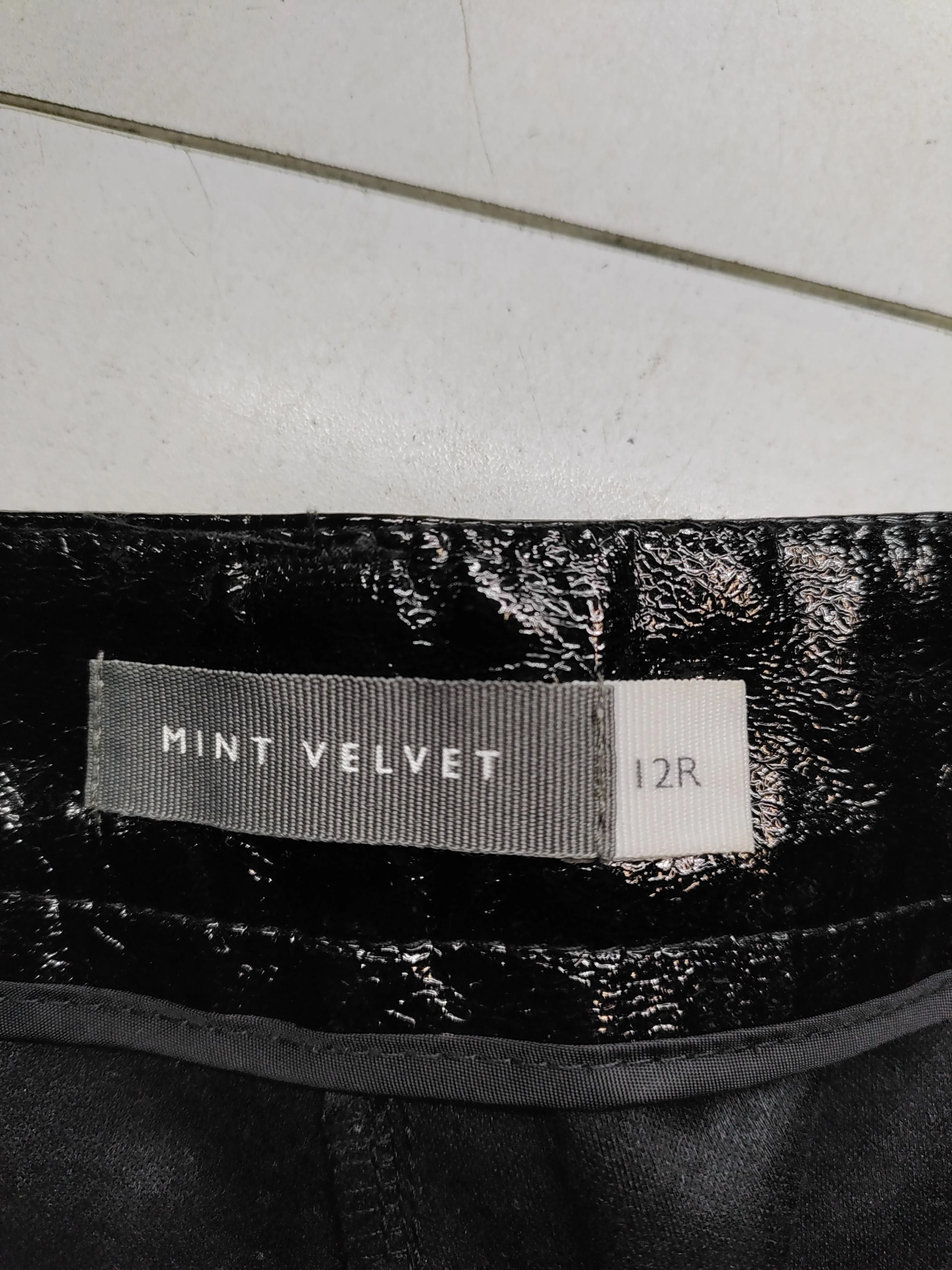Mint Velvet Women's Trousers UK 12 Black 100% Polyester Tapered Cropped - Image 5