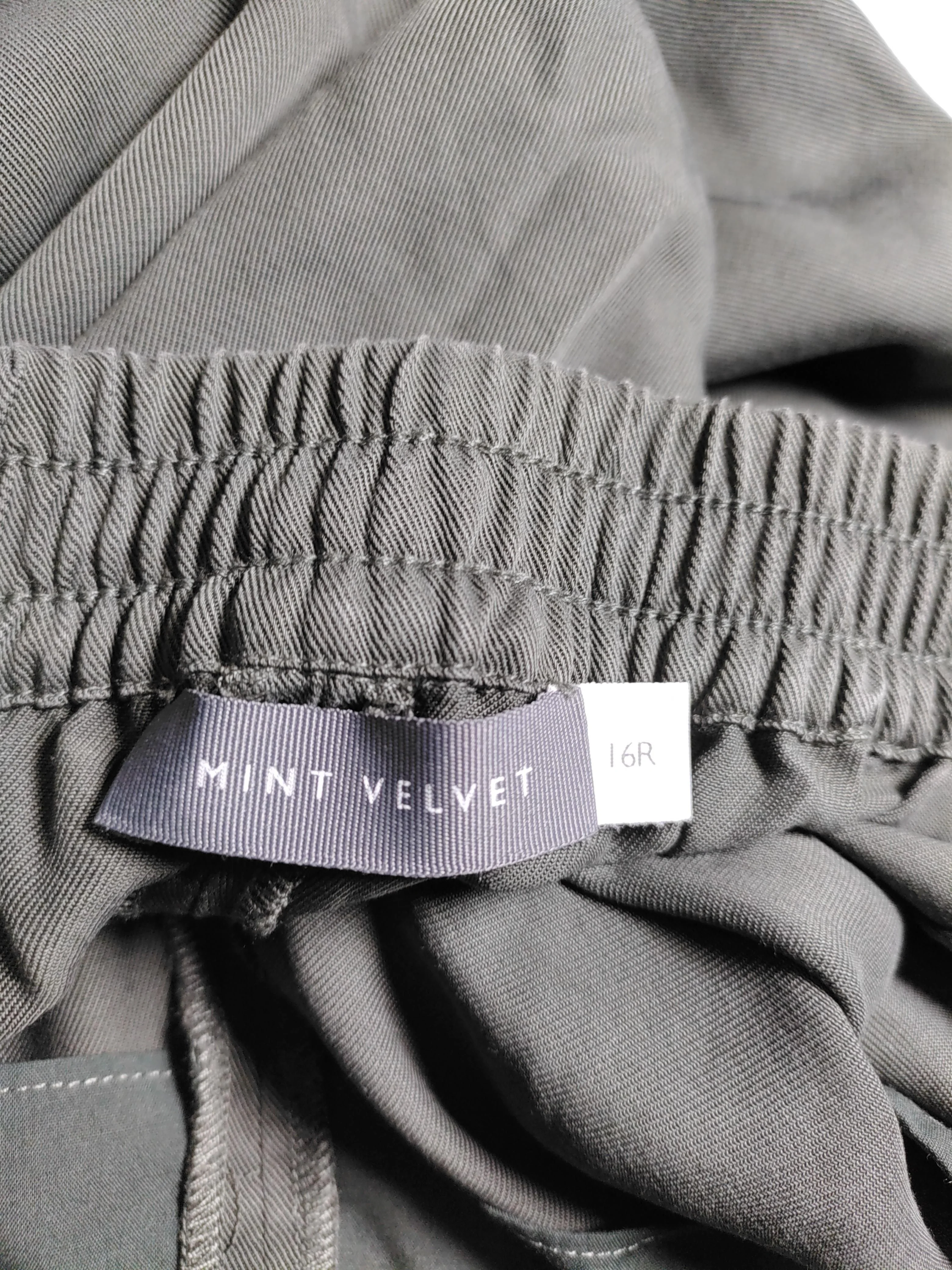 Mint Velvet Women's Trousers UK 16 Green 100% Lyocell Modal Straight Cropped - Image 5