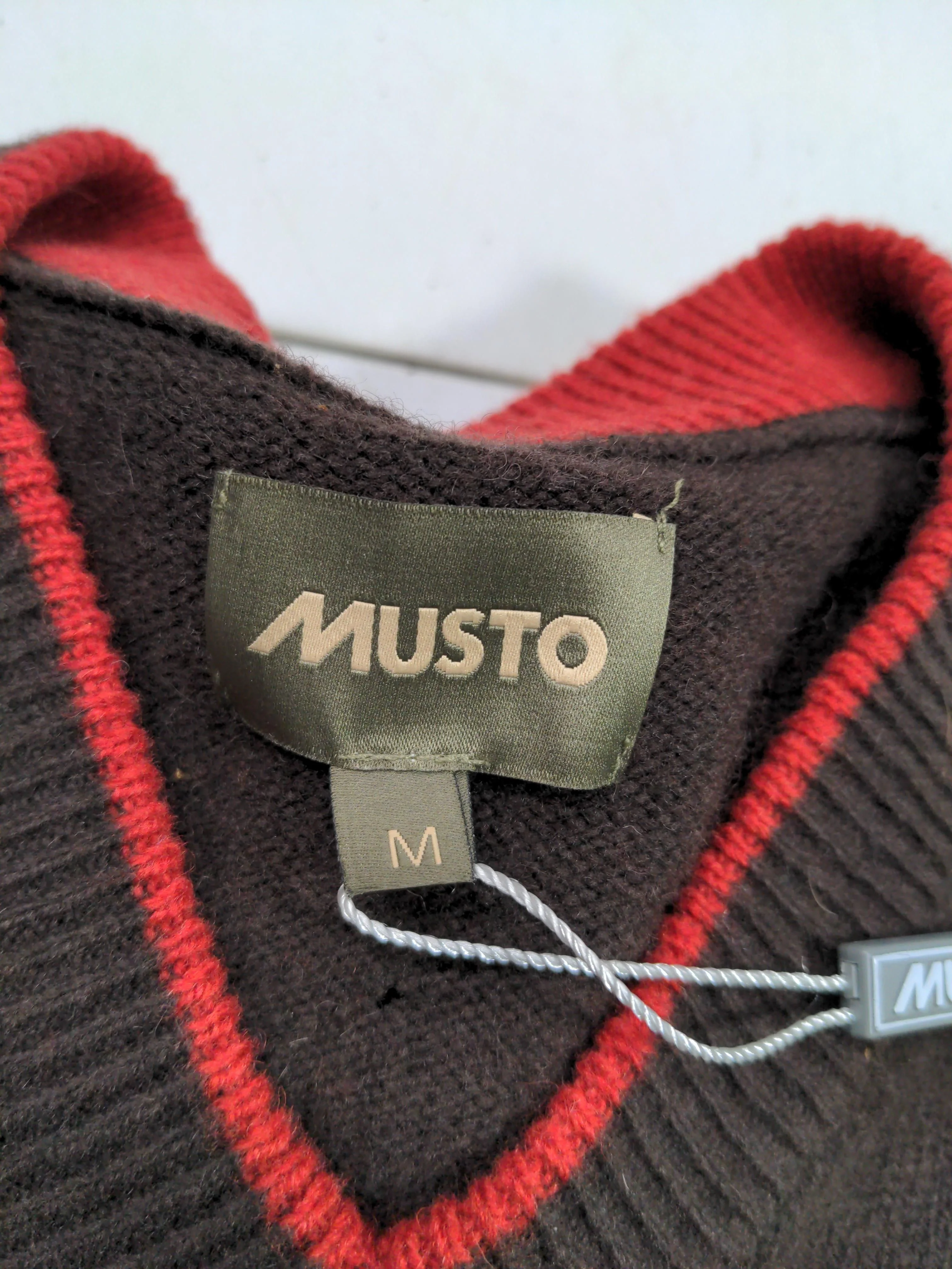 Musto Men's Jumper M Brown 100% Wool V-Neck Pullover New with tags - Image 6