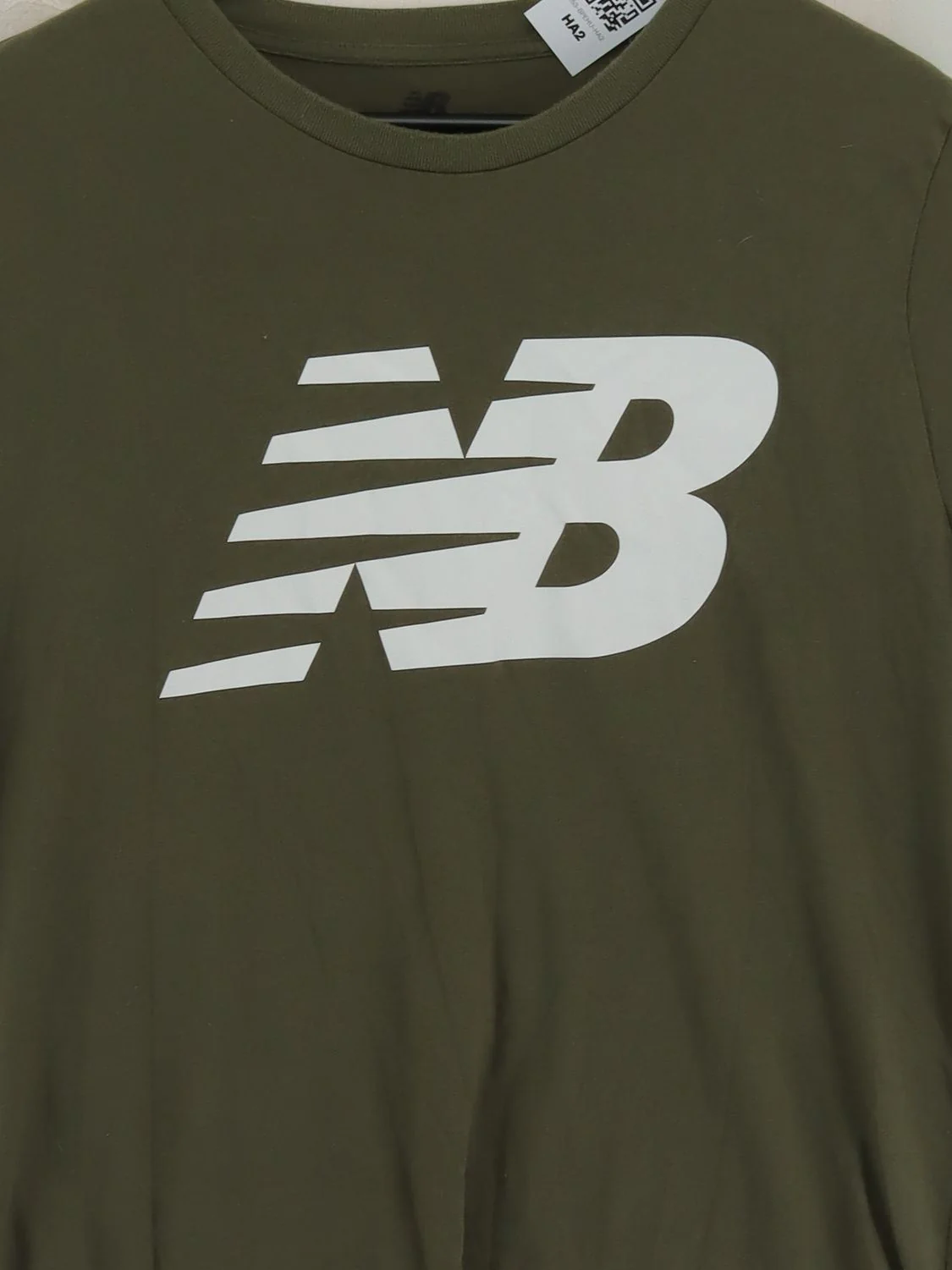 New Balance Men's T-Shirt L Green Graphic Cotton with Polyester Basic - Image 3