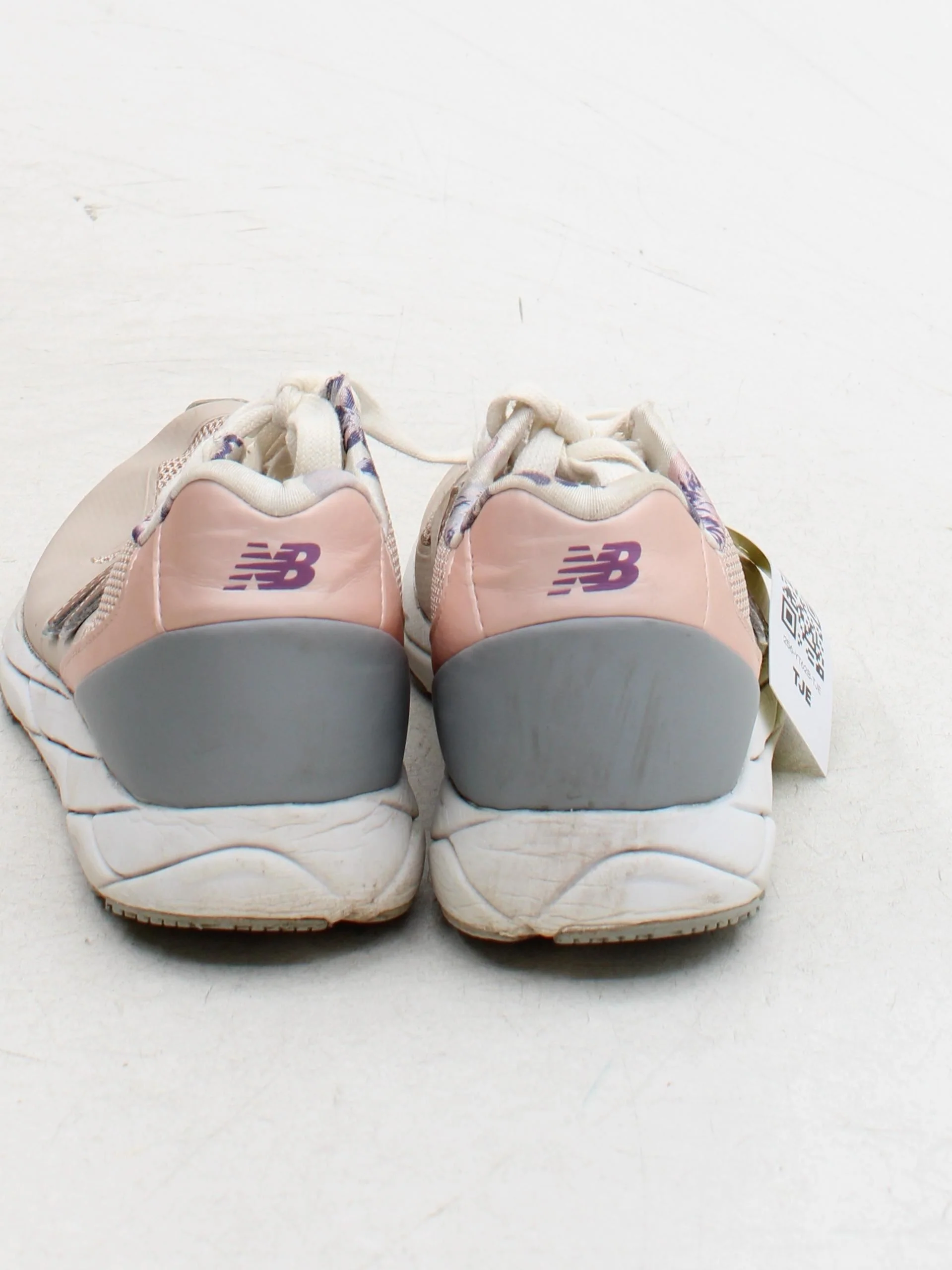 New Balance Women's Trainers EU37.5 in Cream - Image 3
