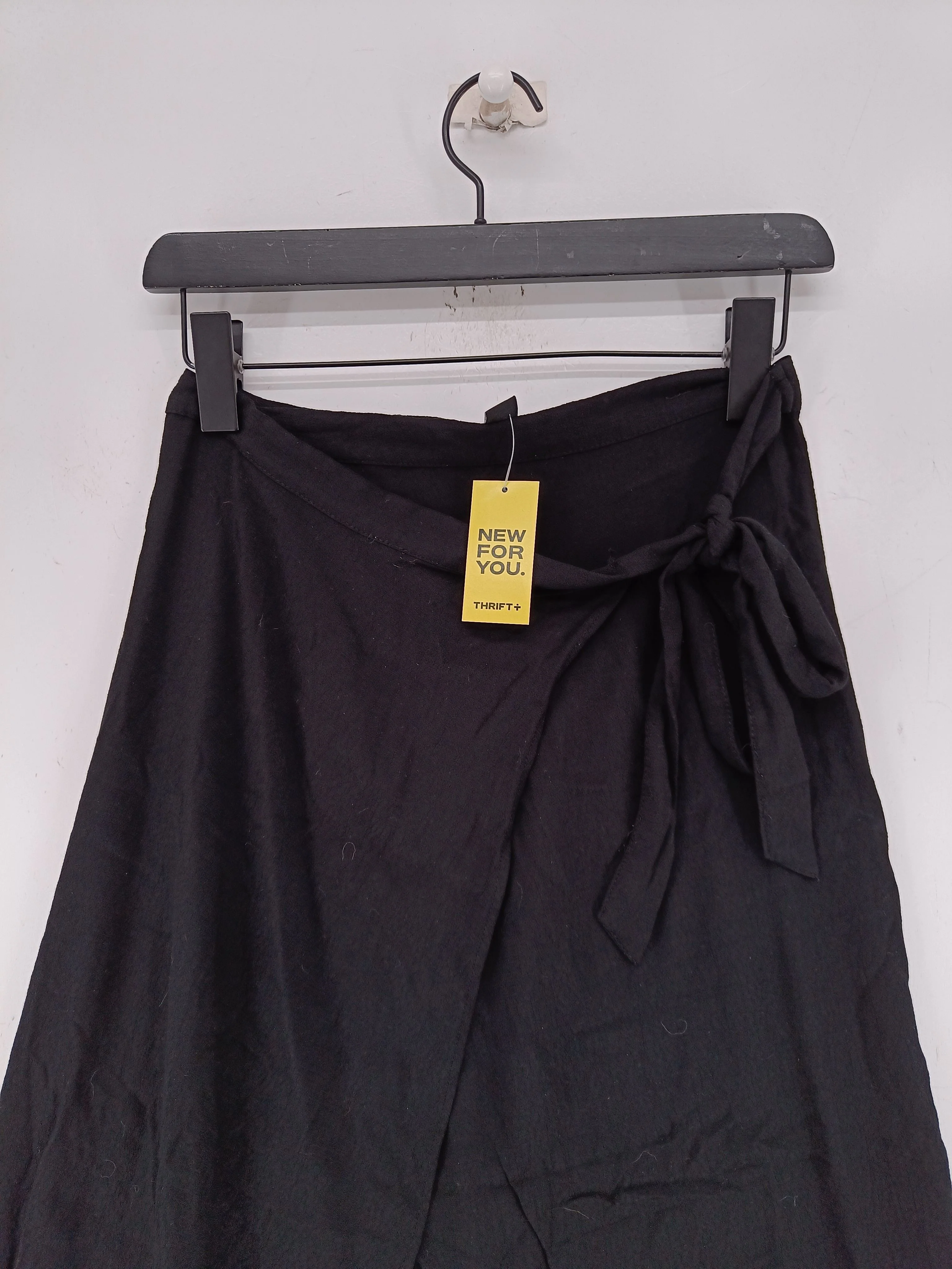 New Look Women's Midi Skirt UK 6 Black 100% Viscose Midi Wrap - Image 3