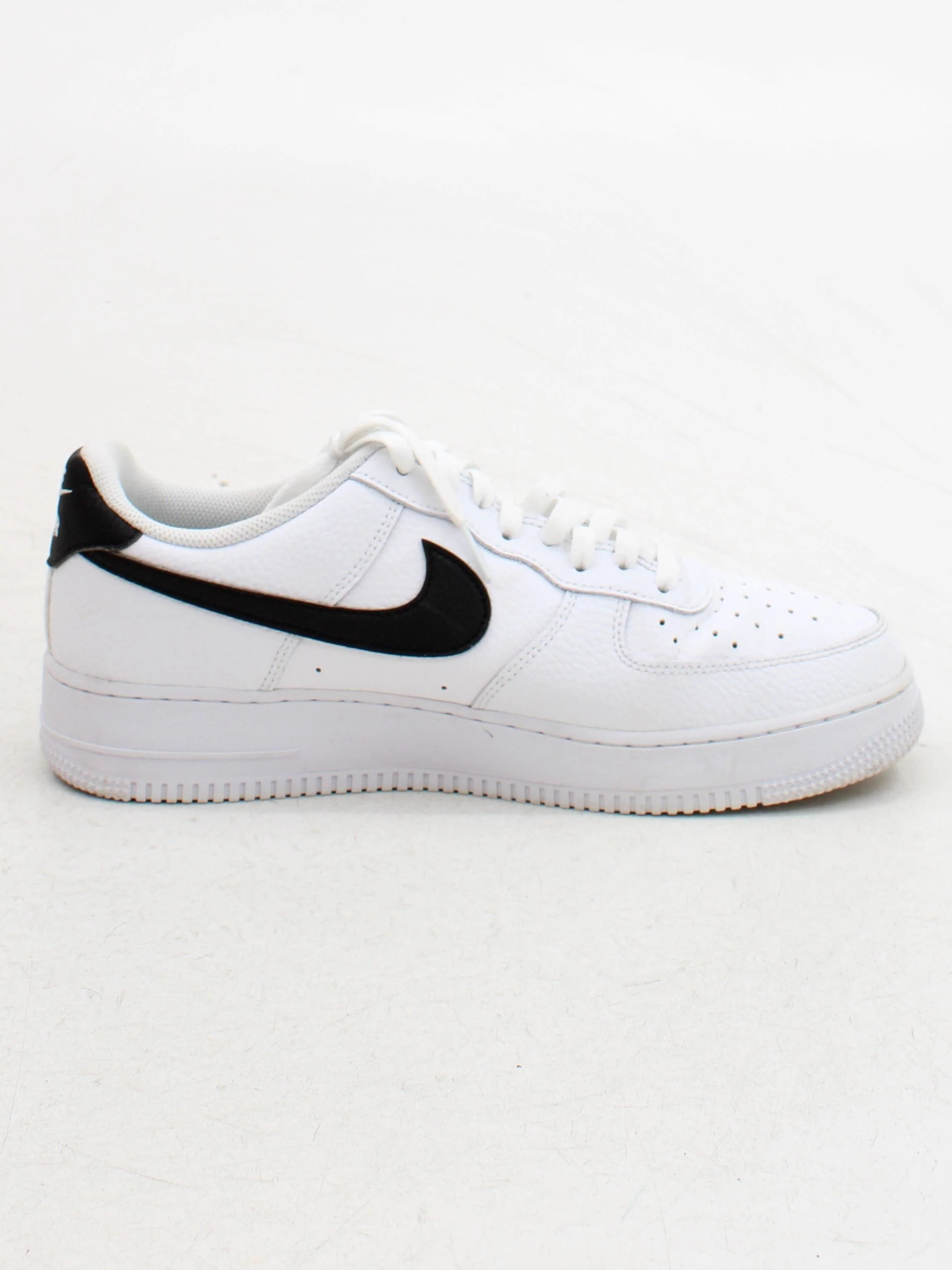 Nike Air Force 1 Women's Trainers EU42.5 in White - Image 5