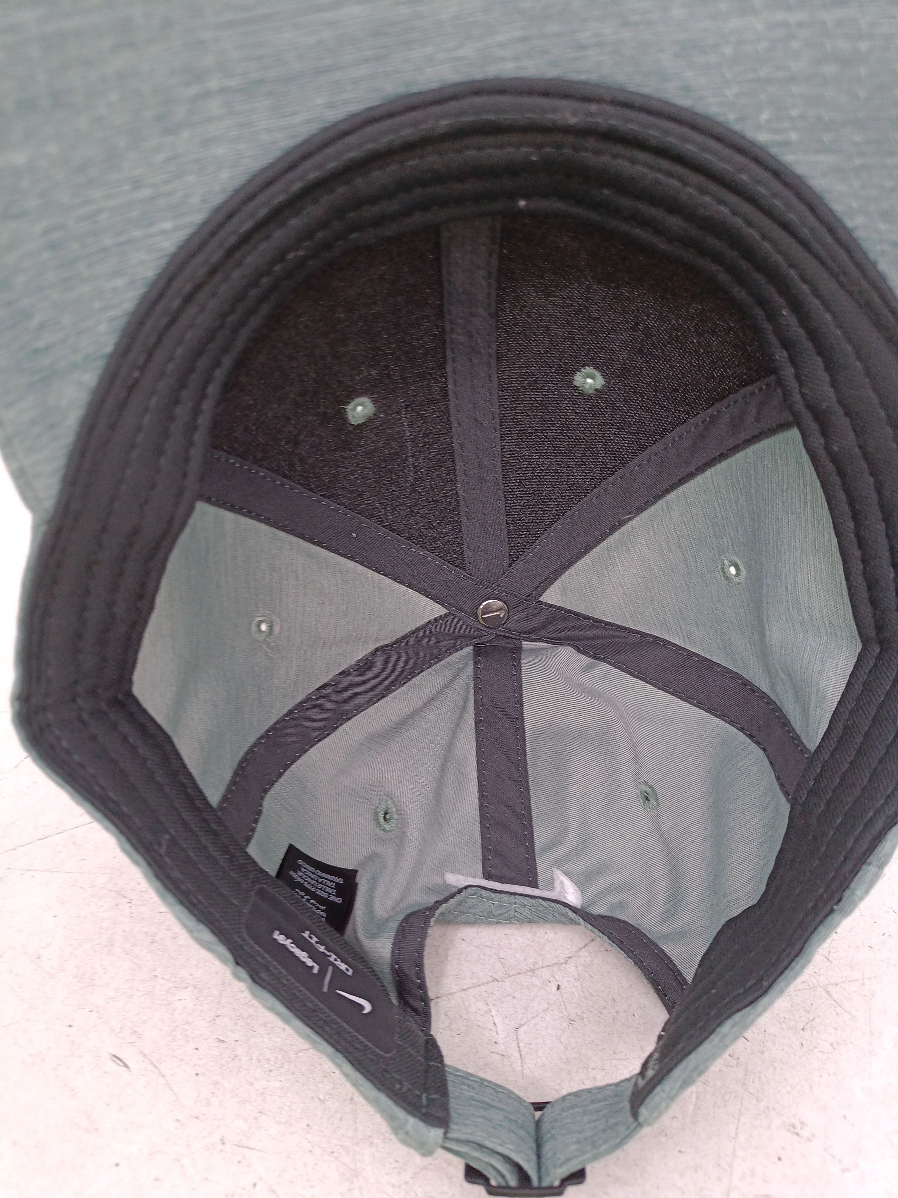 Nike Men's Hat Green Polyester with Elastane Baseball Cap New with tags - Image 4