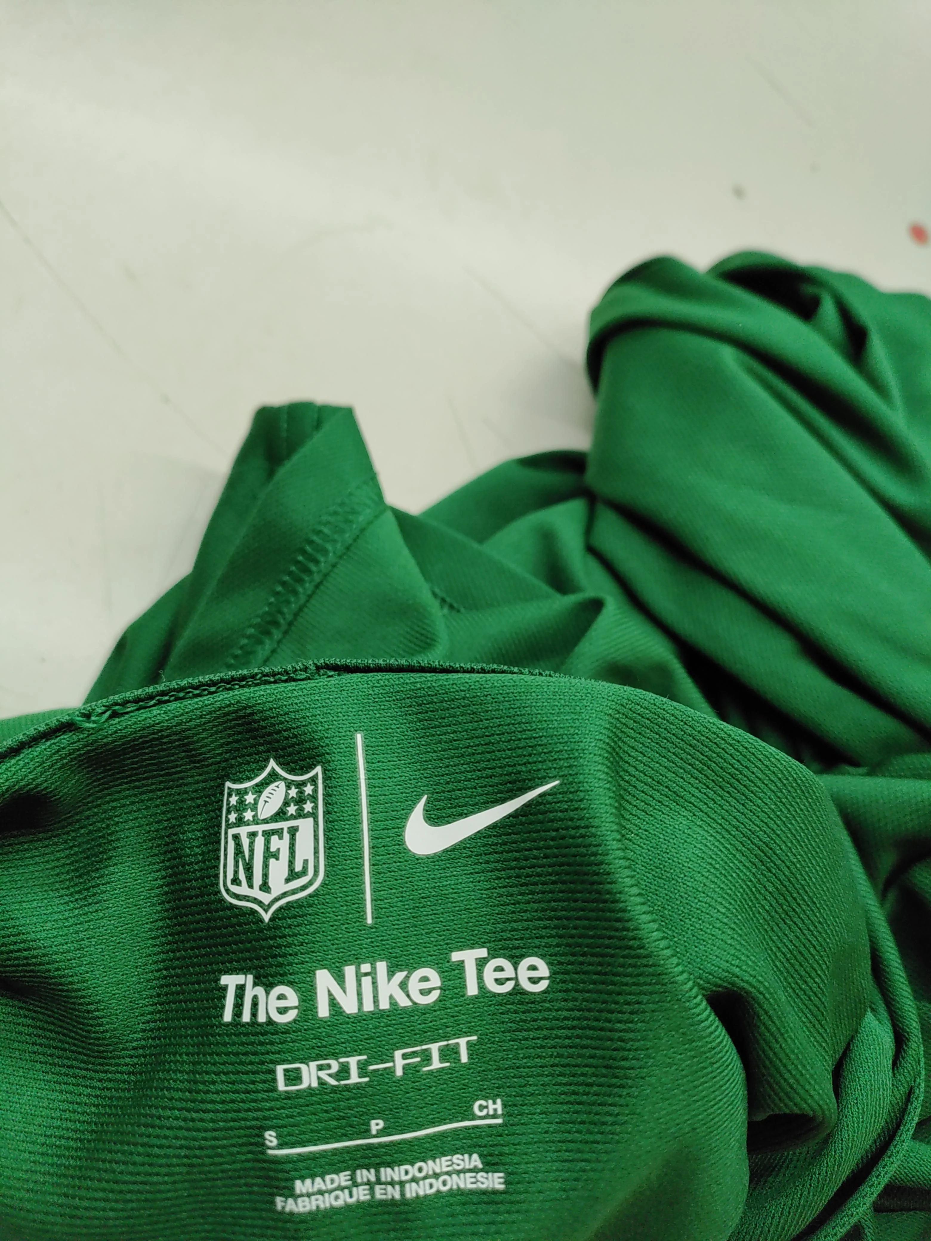 Nike Men's Hoodie S Green Graphic 100% Polyester Pullover - Image 5
