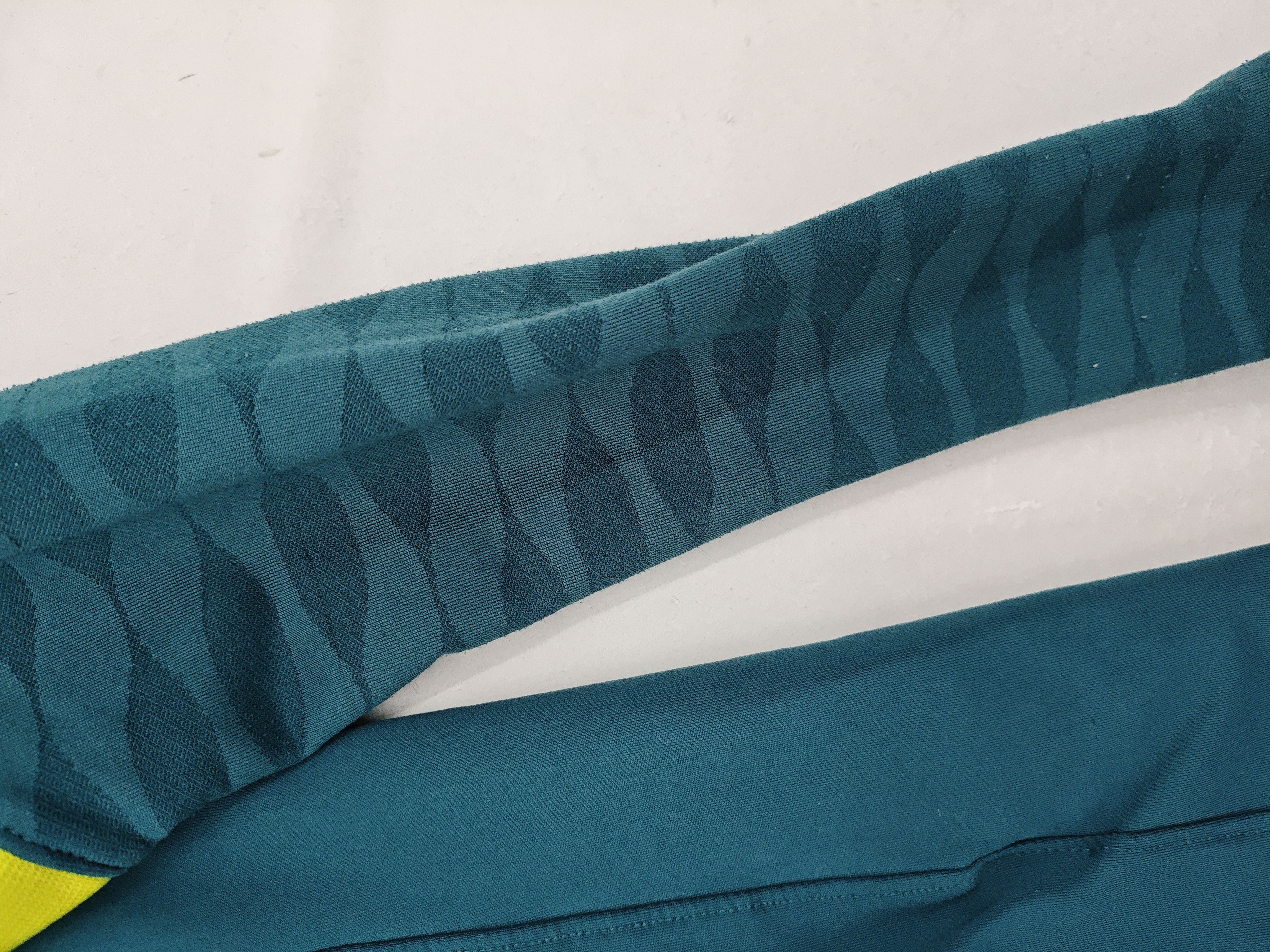 Nike Men's Loungewear L Green Geometric Polyester with Elastane Mock Neck Basic - Image 5