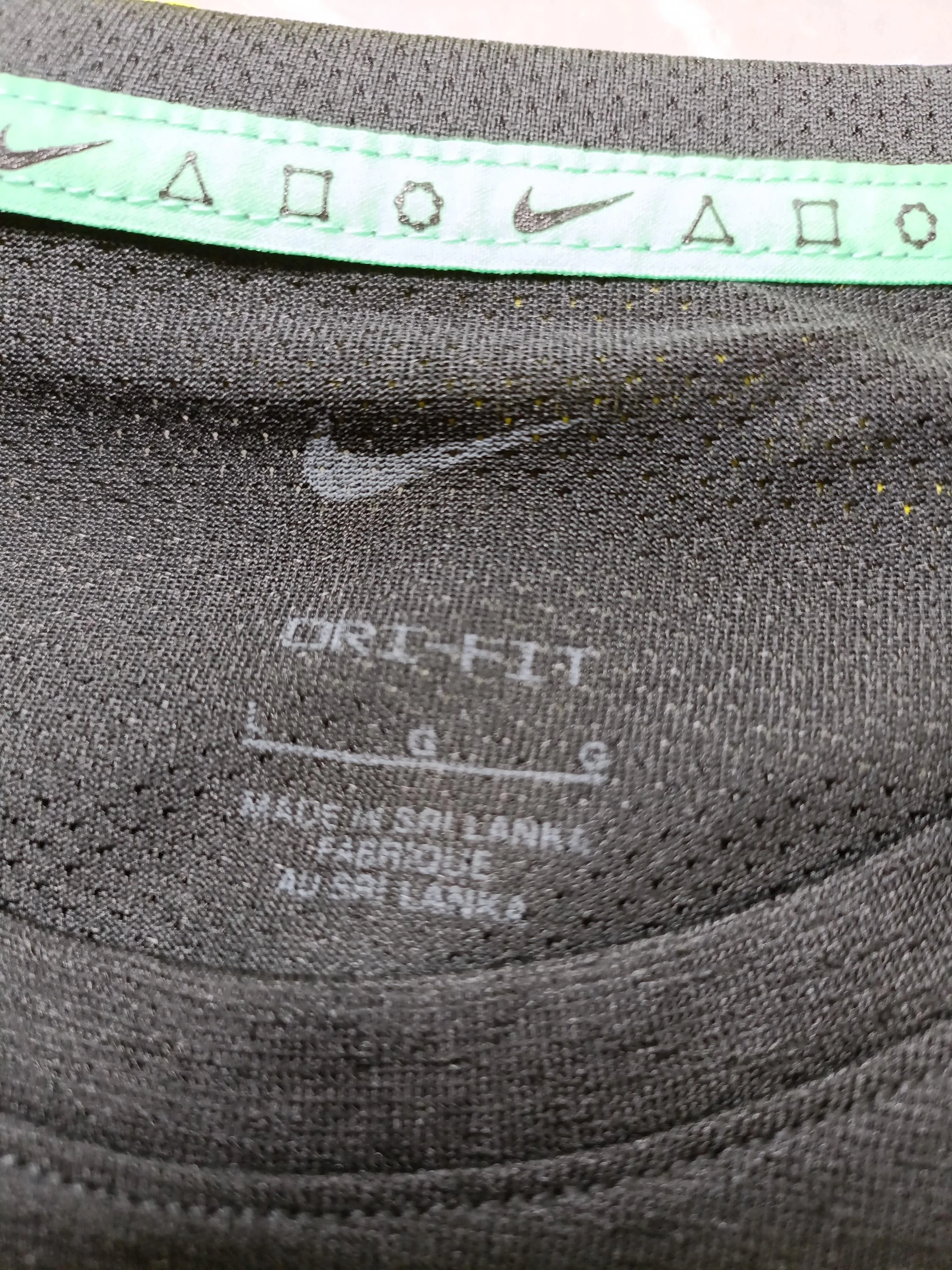 Nike Men's T-Shirt L Black Graphic 100% Polyester Round Neck Basic - Image 5