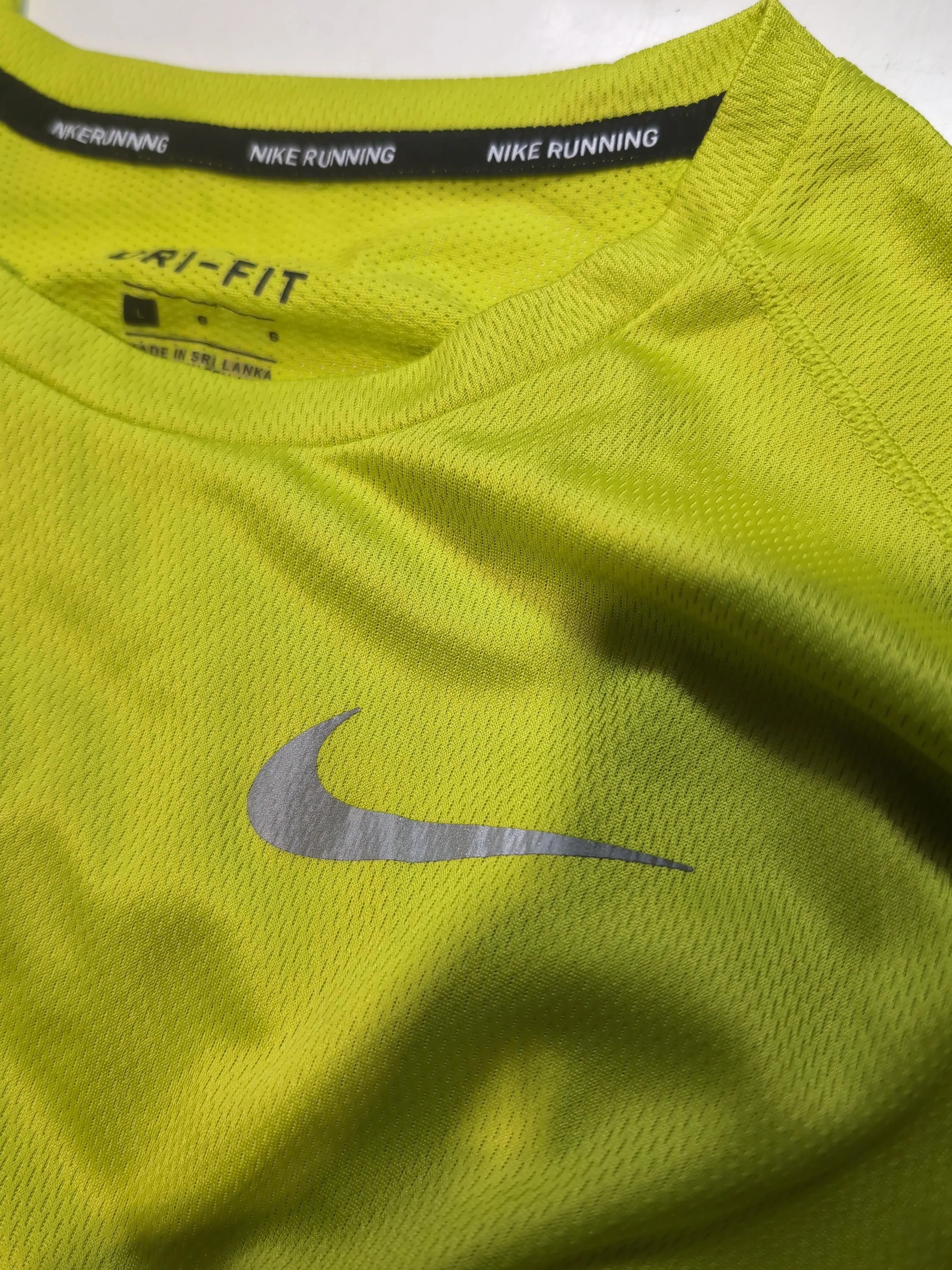 Nike Men's T-Shirt L Yellow 100% Polyester Crew Neck Basic - Image 6