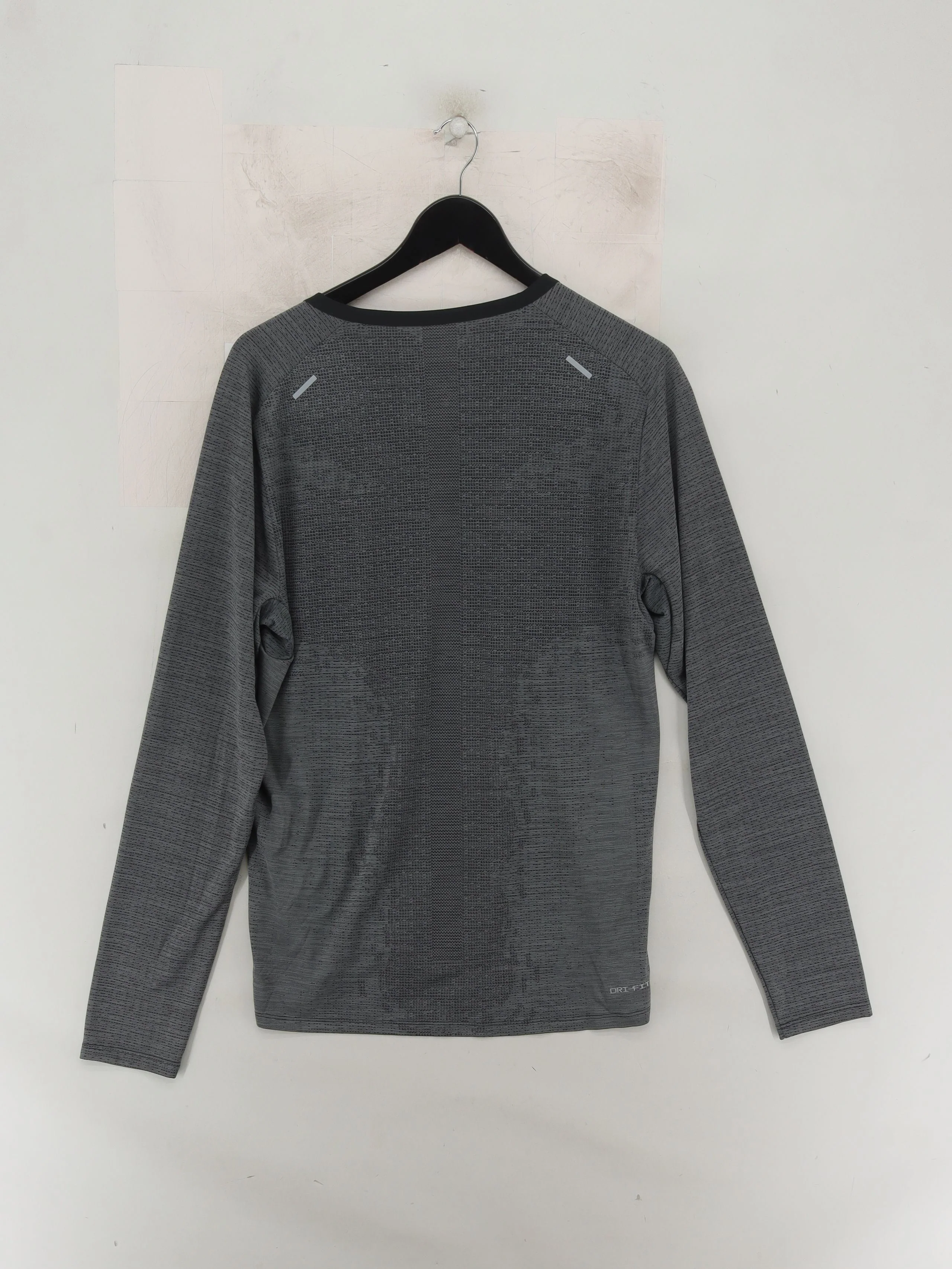 Nike Men's T-Shirt M Grey Geometric 100% Polyester Round Neck Basic - Image 2