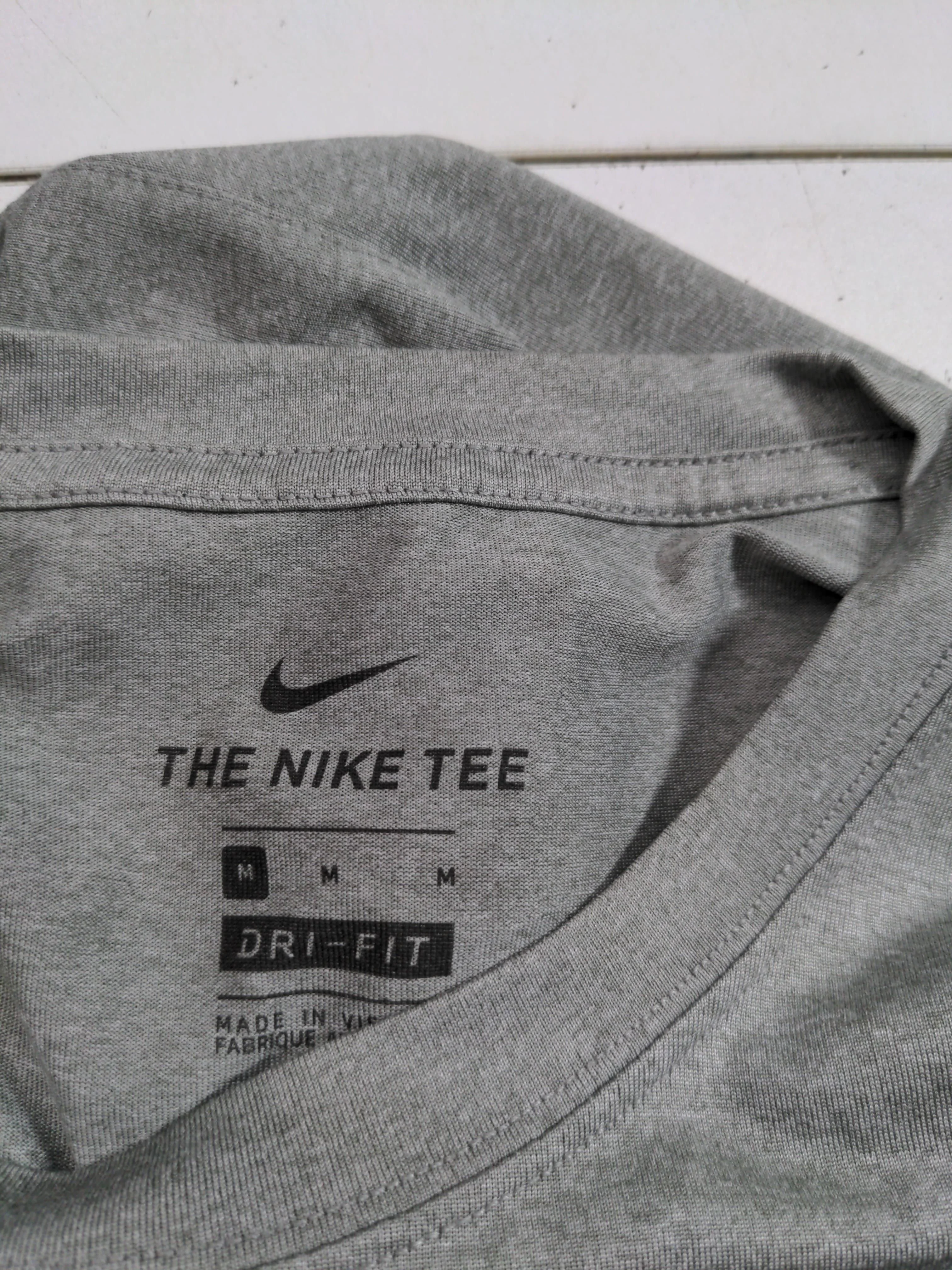 Nike Men's T-Shirt M Grey Graphic 100% Polyester Basic - Image 5