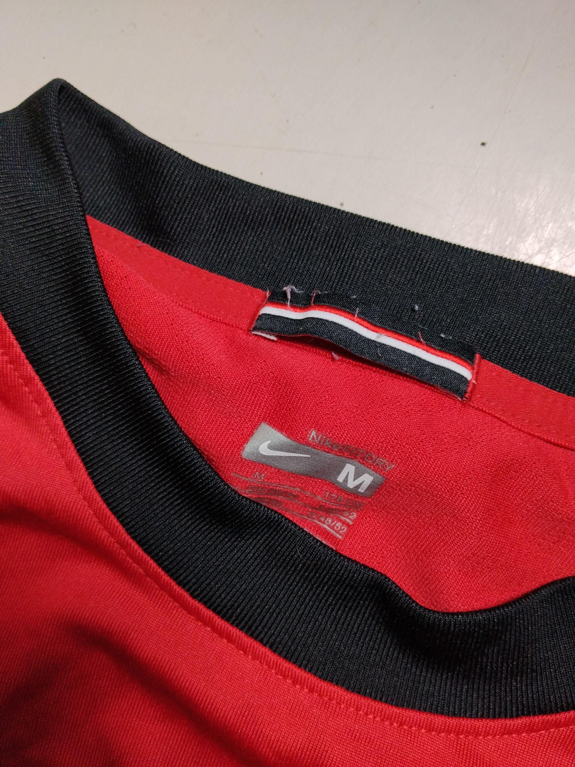 Nike Men's T-Shirt M Red Graphic 100% Polyester Basic - Image 5
