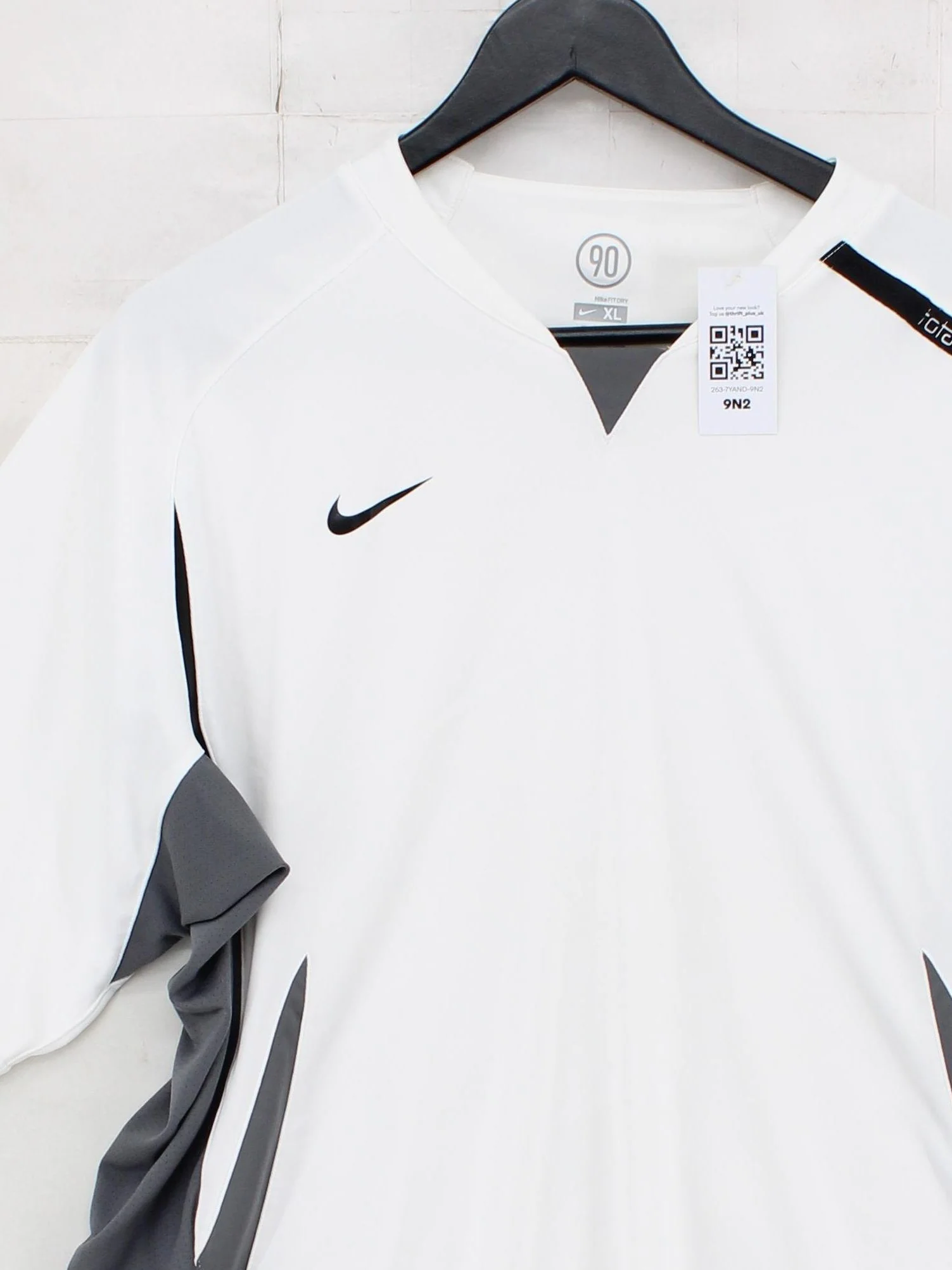 Nike Men's T-Shirt M White 100% Polyester V-Neck Basic - Image 3