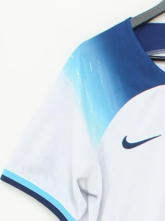 Nike Men's T-Shirt M White Graphic 100% Polyester Basic - Image 4